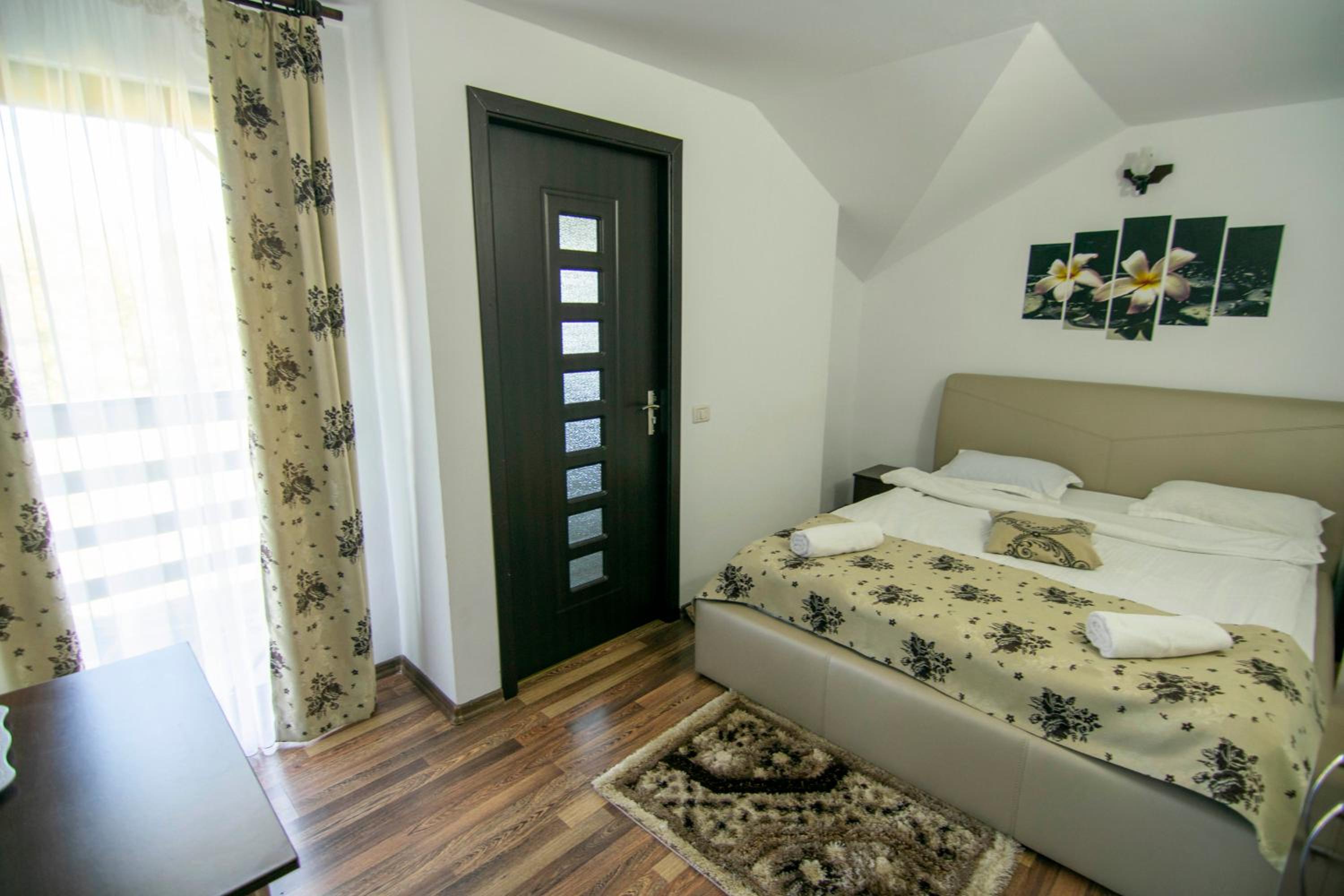 Double Room with Balcony - Photo 6