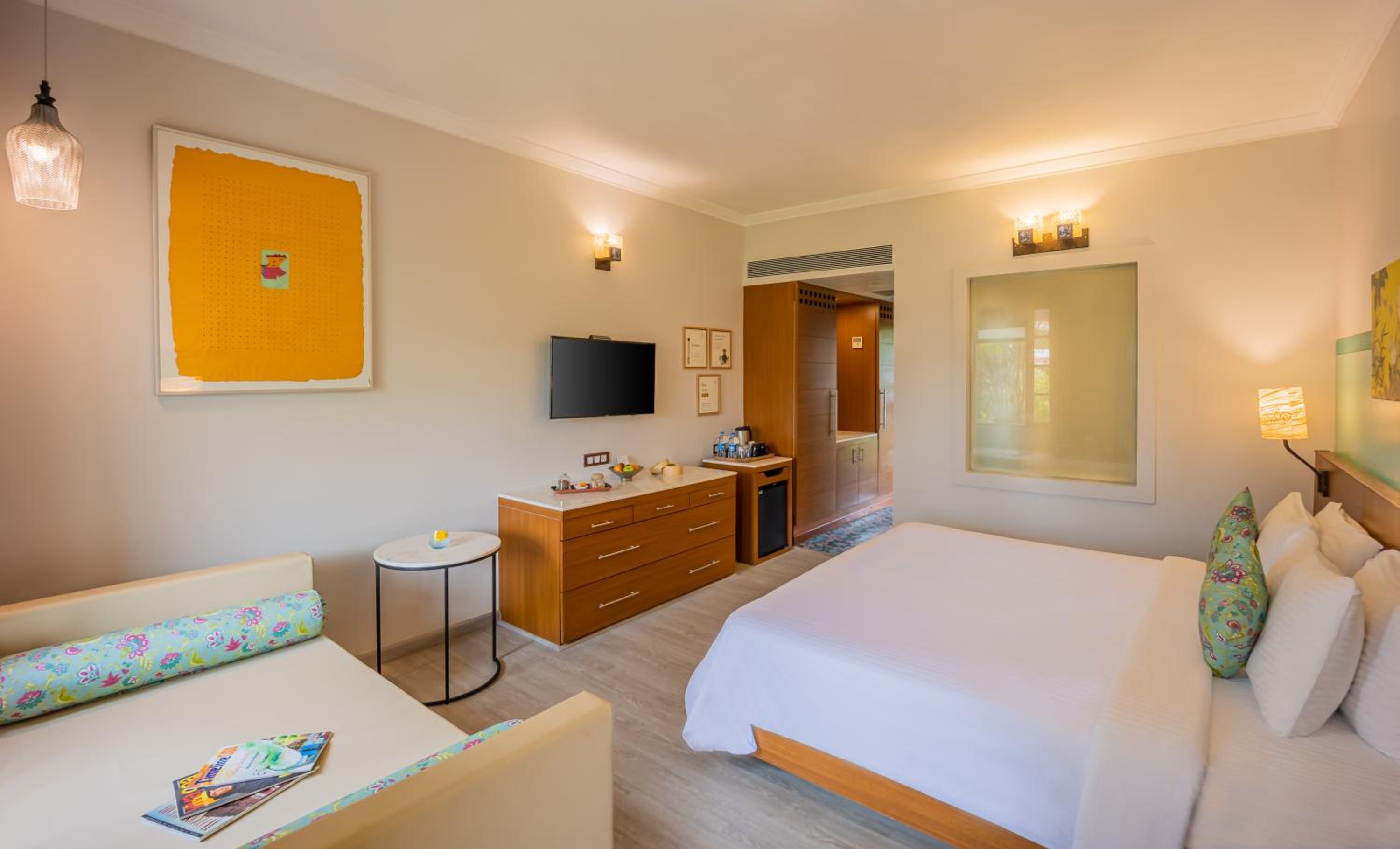 Deluxe Pool Facing Rooms - 15% off on Food, Laundry & Spa - Photo 5