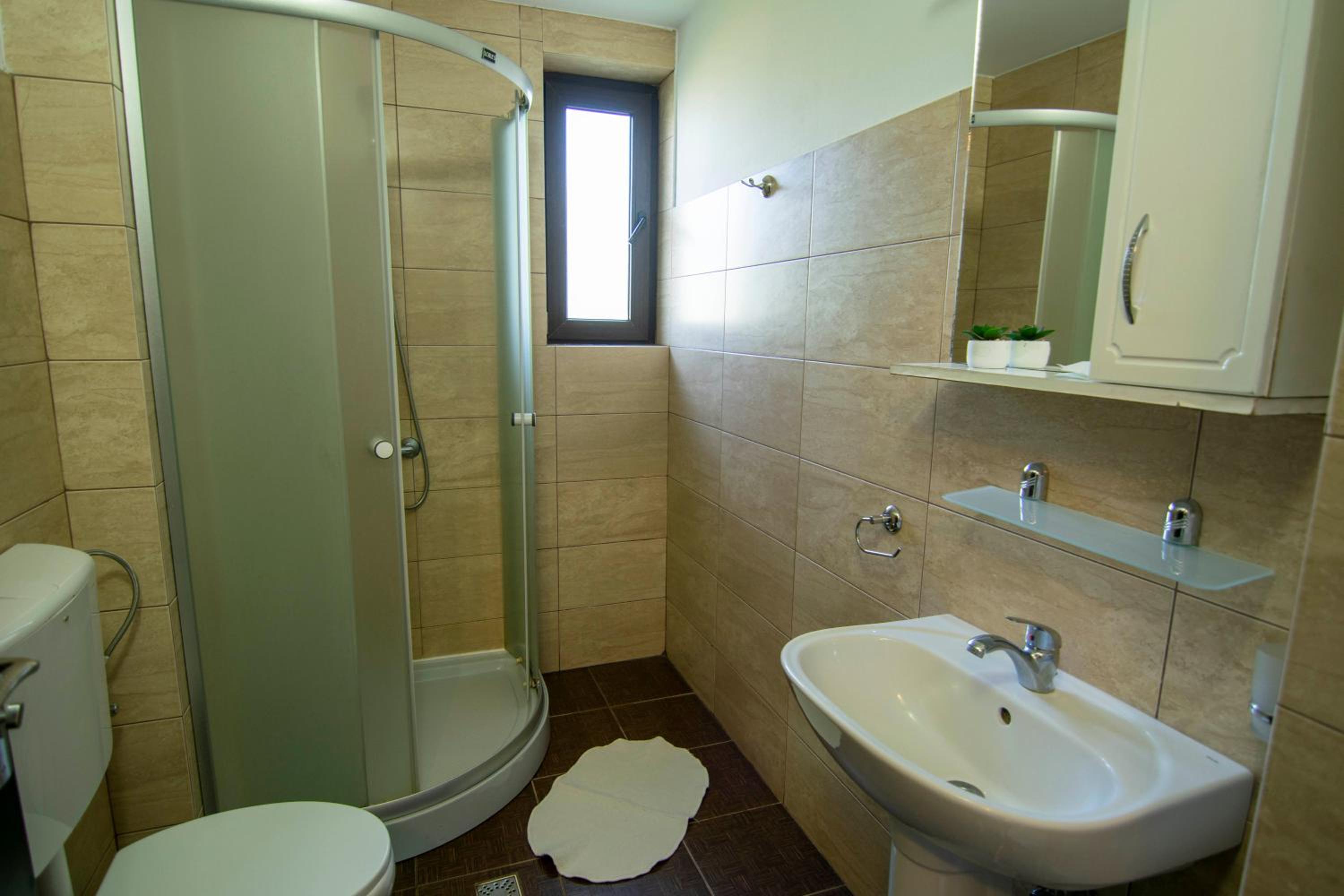 Double Room with Private Bathroom - Photo 3