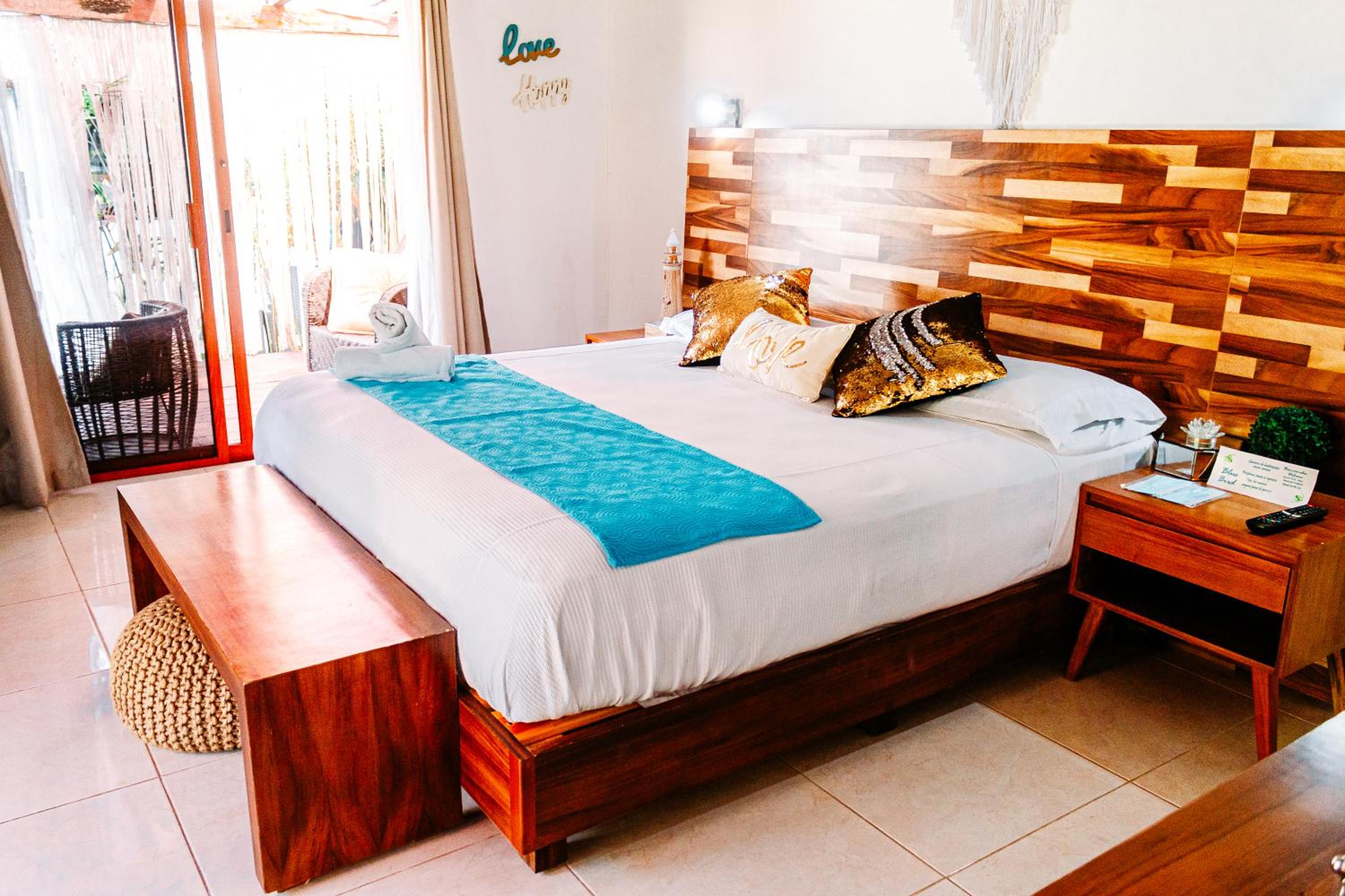 Deluxe Room - Photo 3