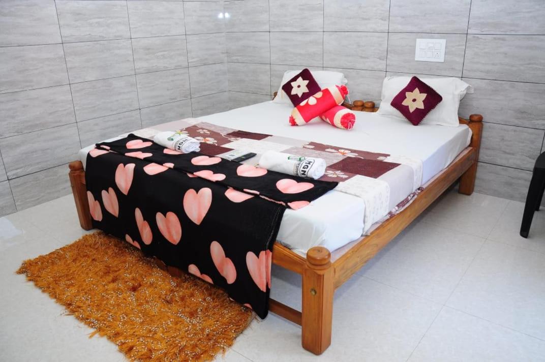 Deluxe Double Room - Photo 11