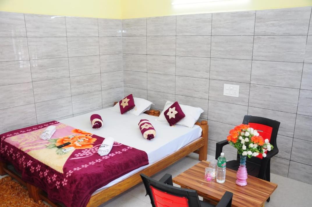 Deluxe Double Room with Balcony - Photo 6