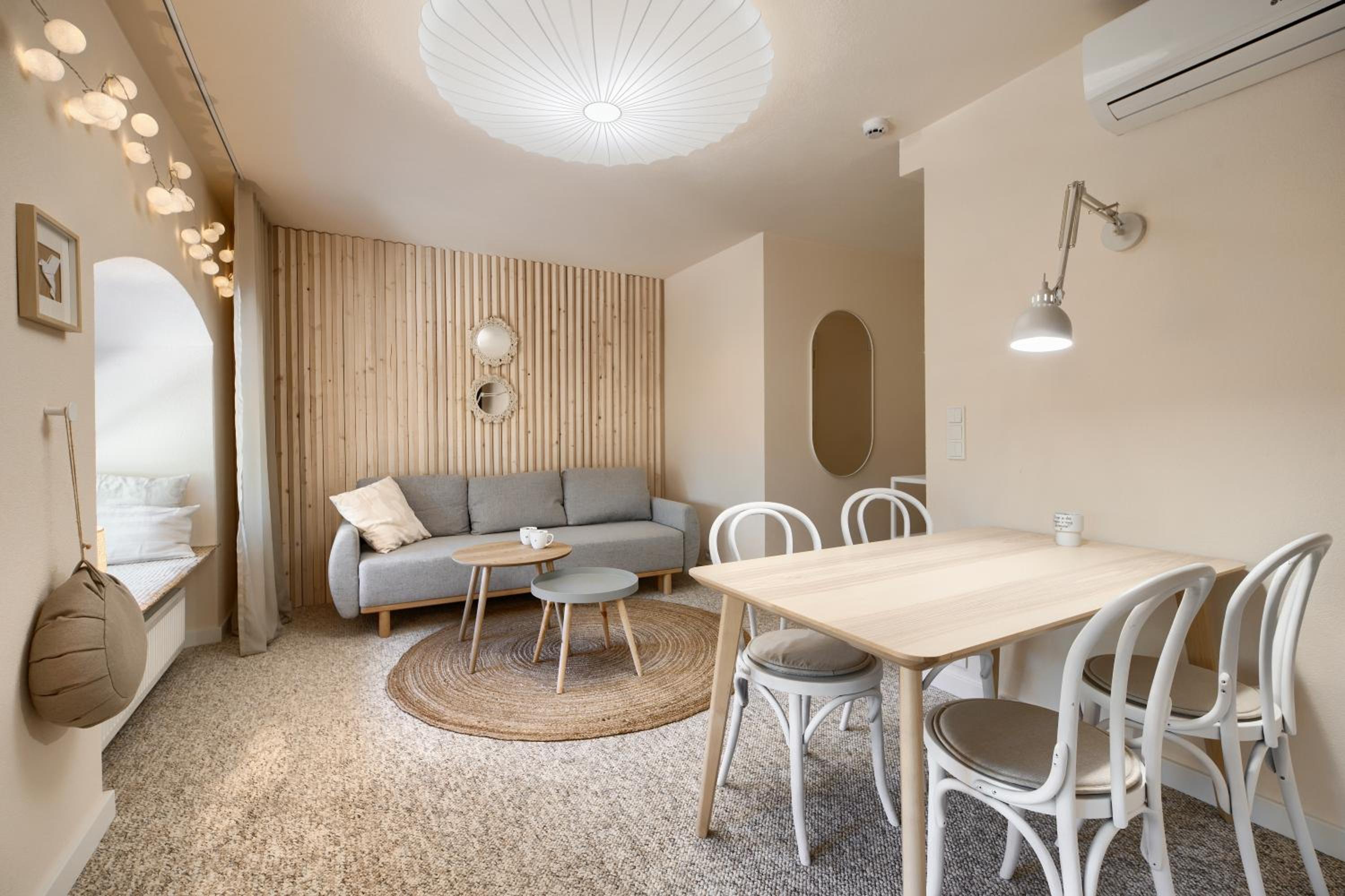 One-Bedroom Apartment - Photo 1