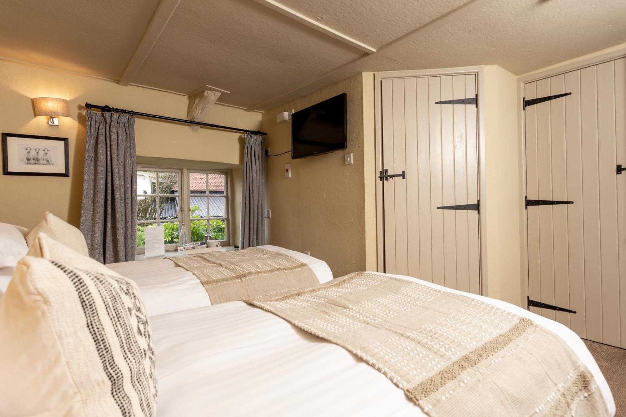 Small Double or Twin Room photo 3
