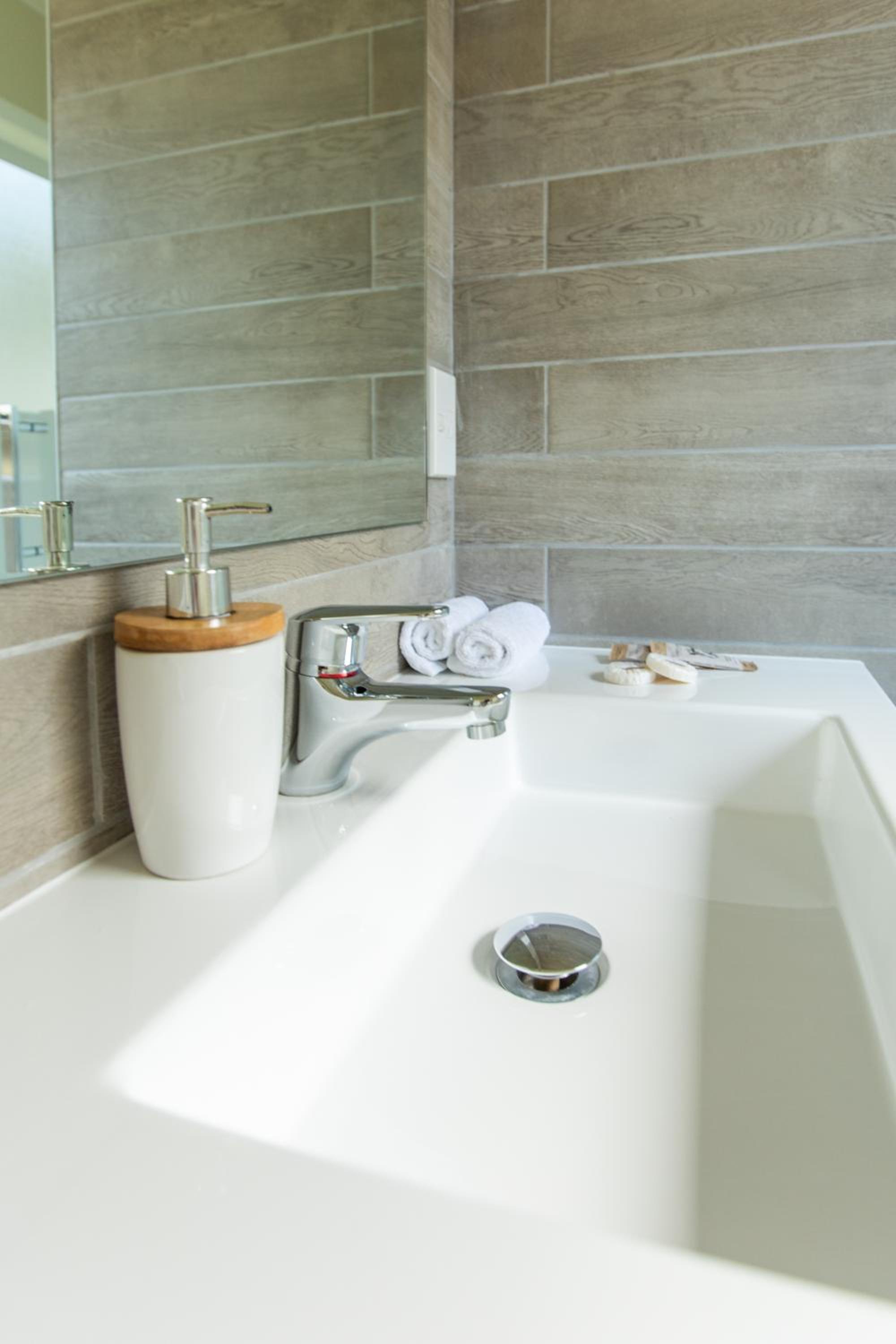 Bungalow with Private Bathroom photo 2