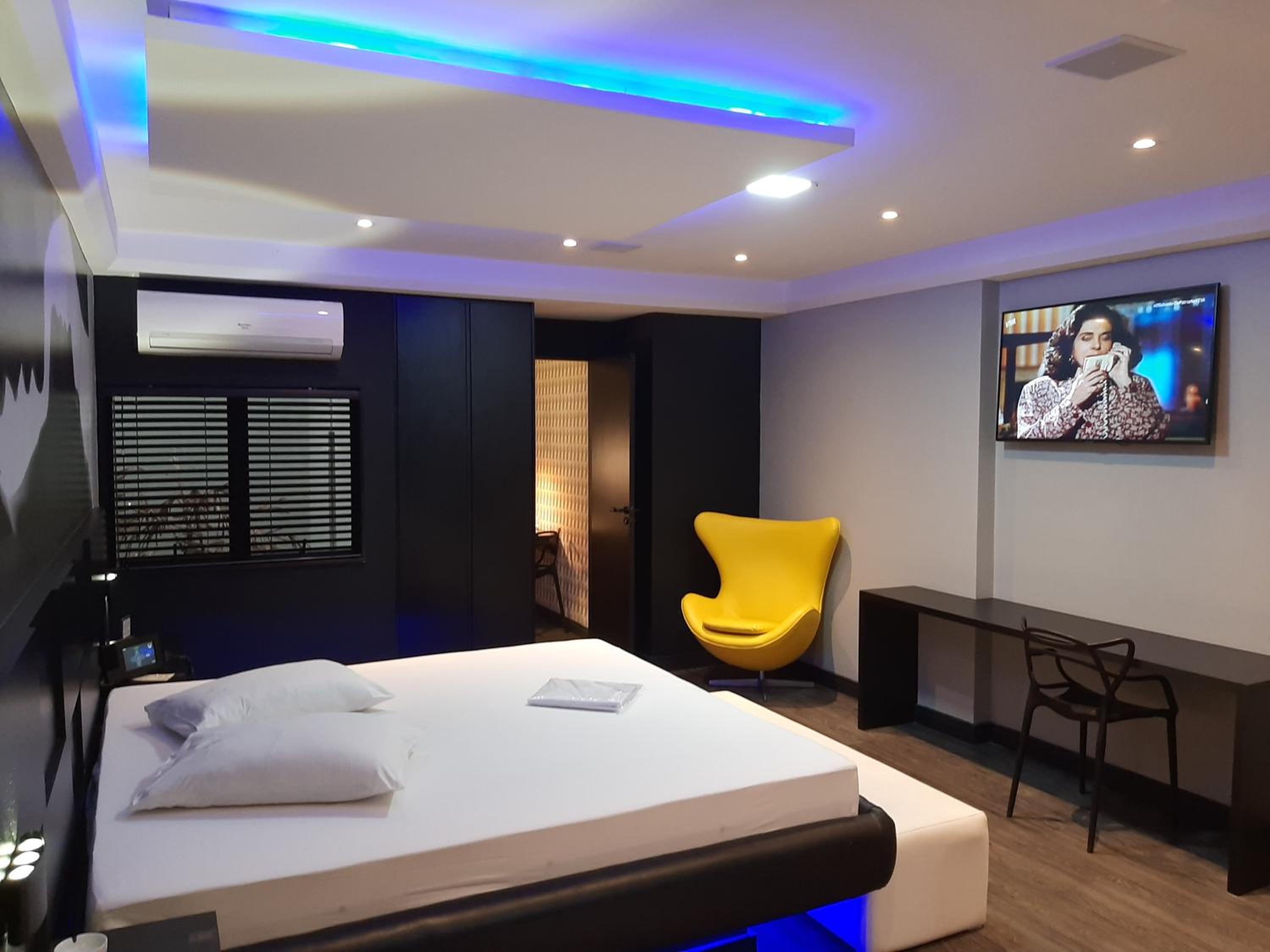 Superior Suite - Photo 8
