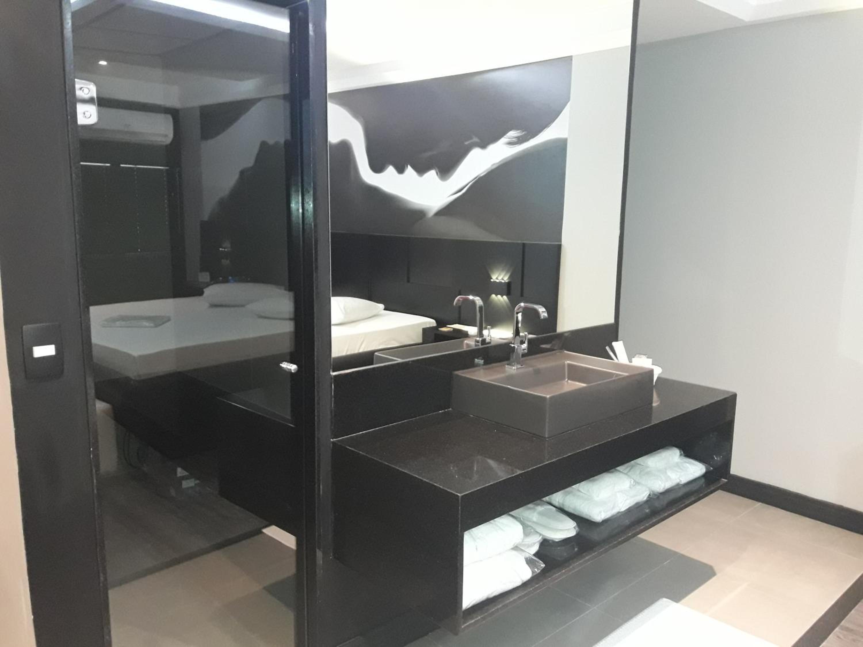 Superior Suite - Photo 9