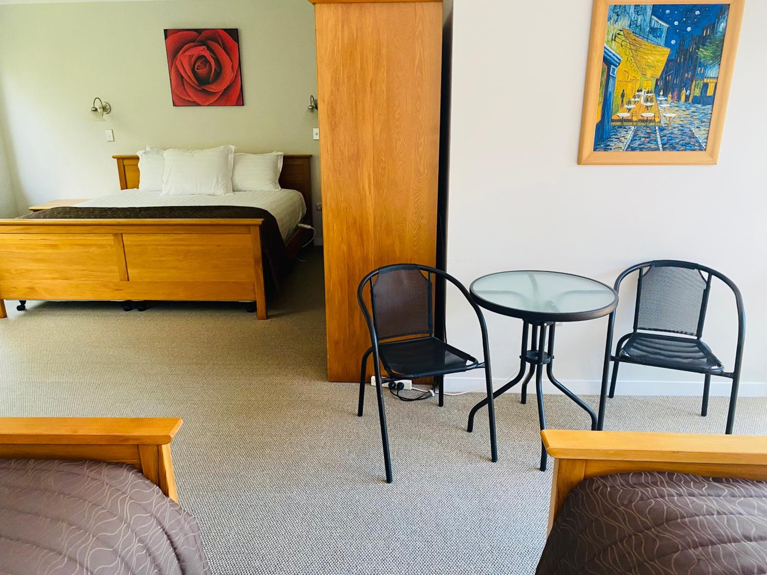 Family Room - Photo 3