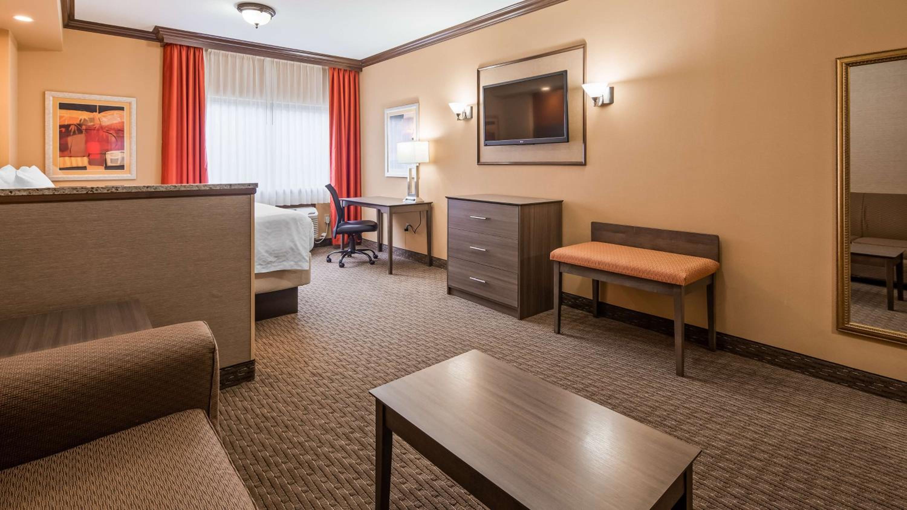 King Suite - Non-Smoking - Photo 3