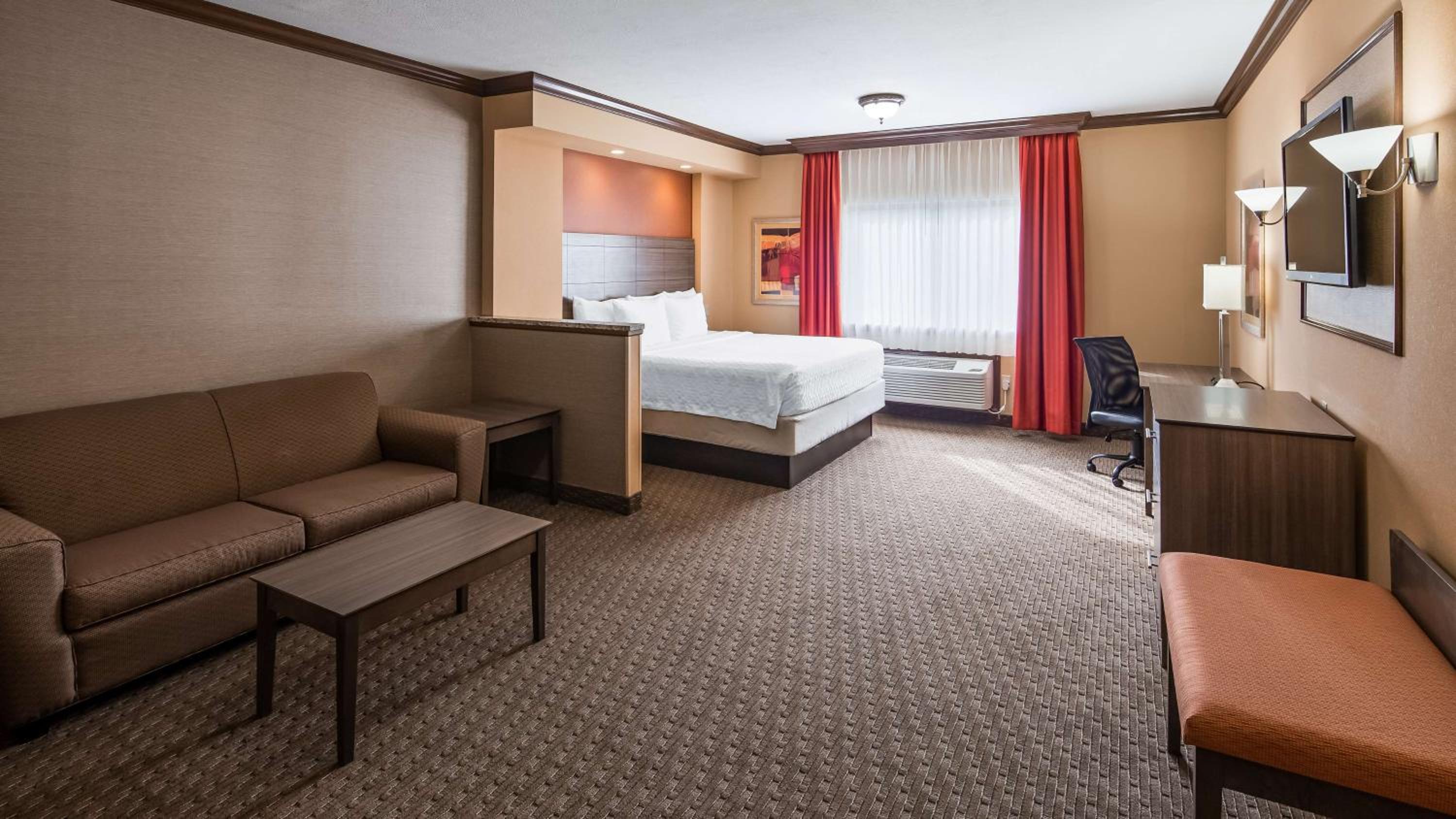 King Suite - Non-Smoking - Photo 5