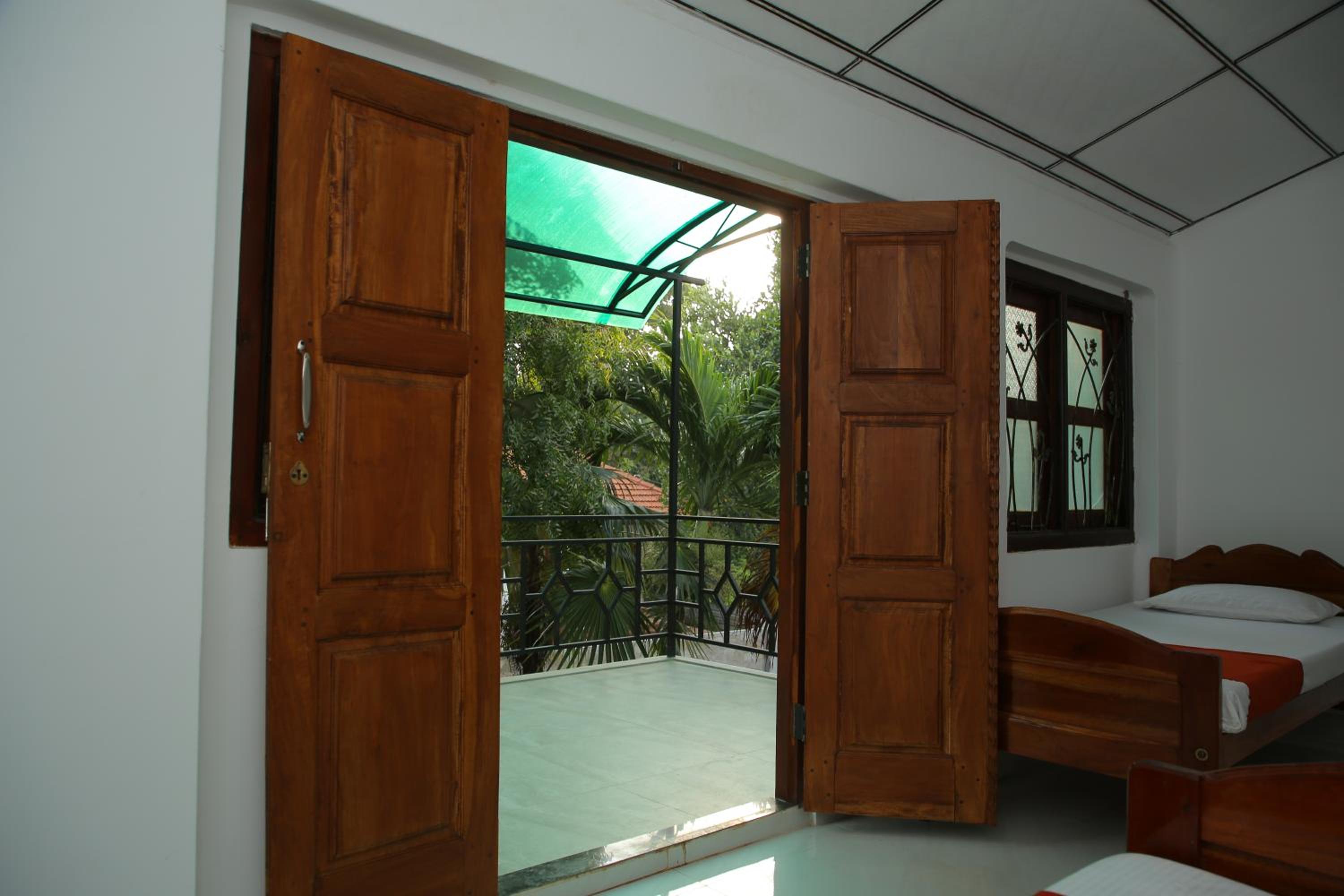 Double Room with Balcony (3 Adults) photo 1