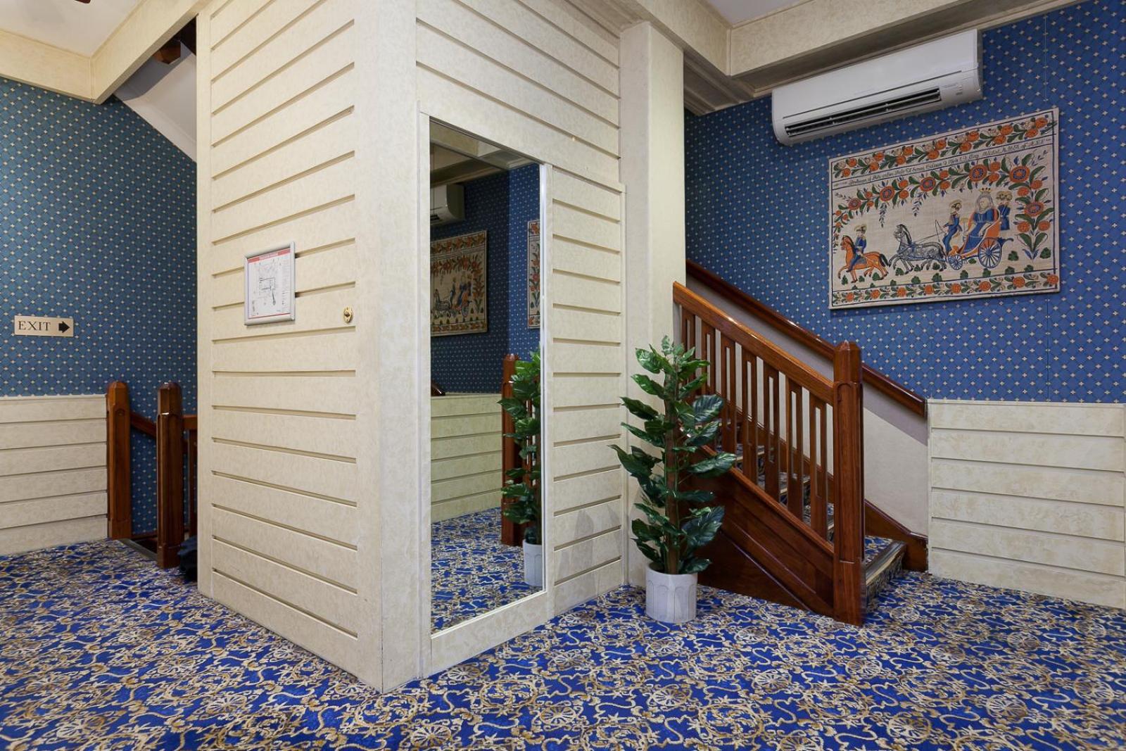 Standard Queen Room - Photo 8