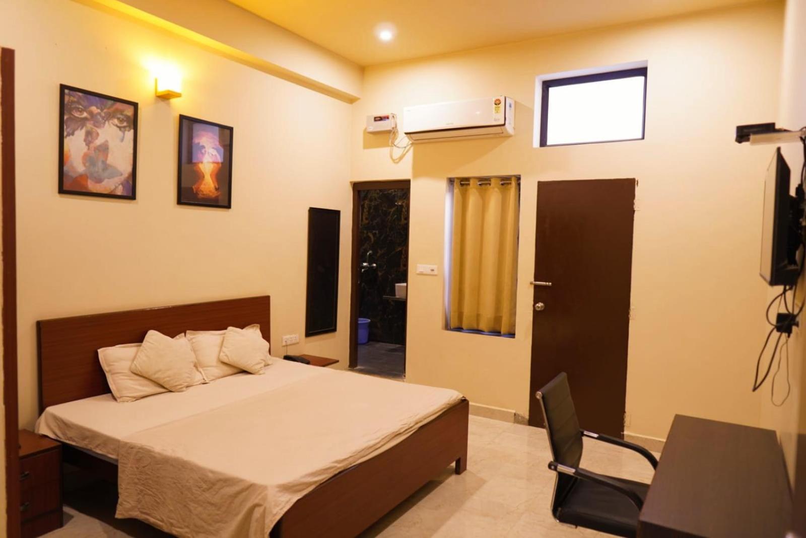 Deluxe Double Room With Balcony photo 2