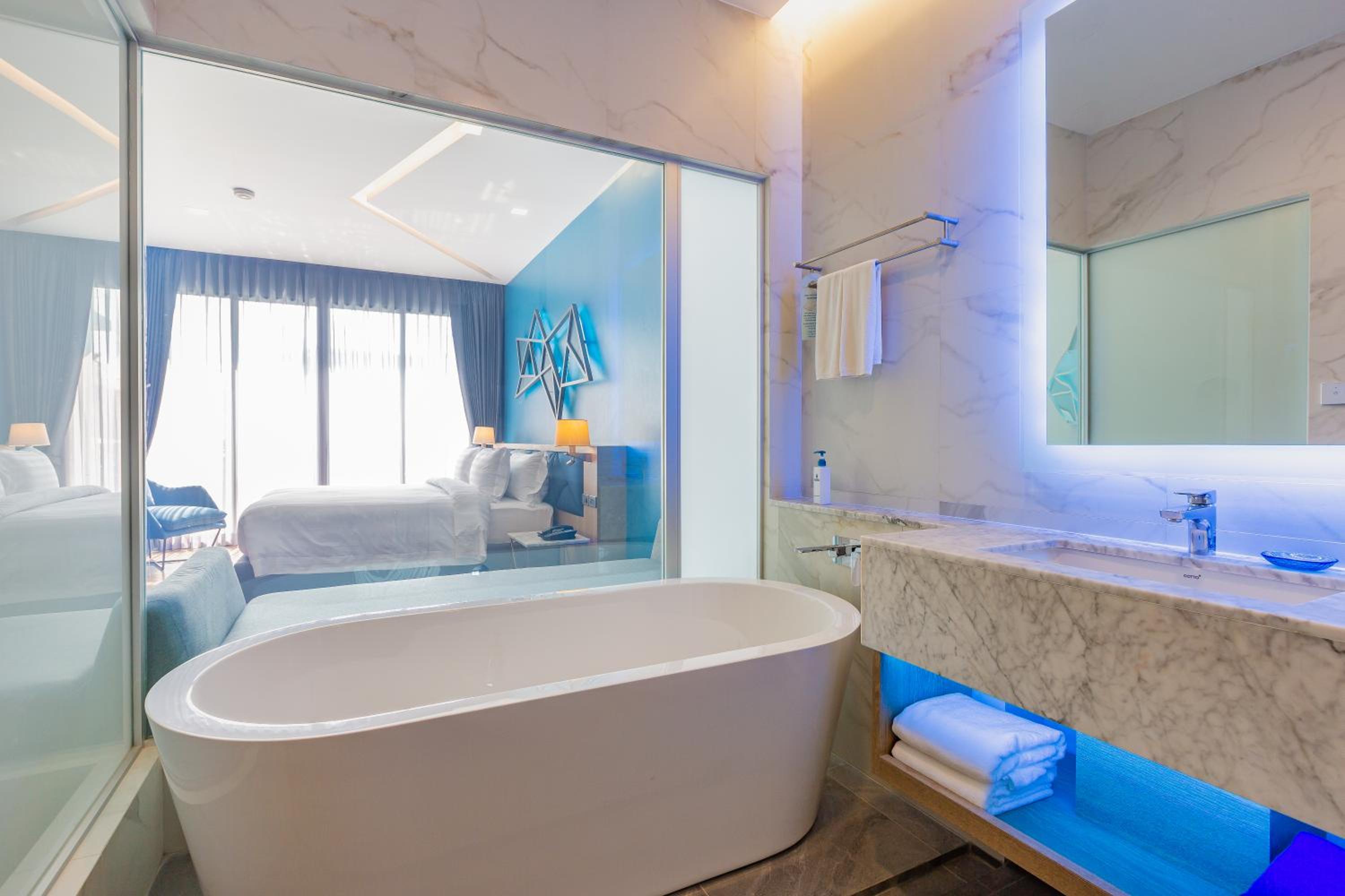 Premier Suite with Garden View - Photo 5