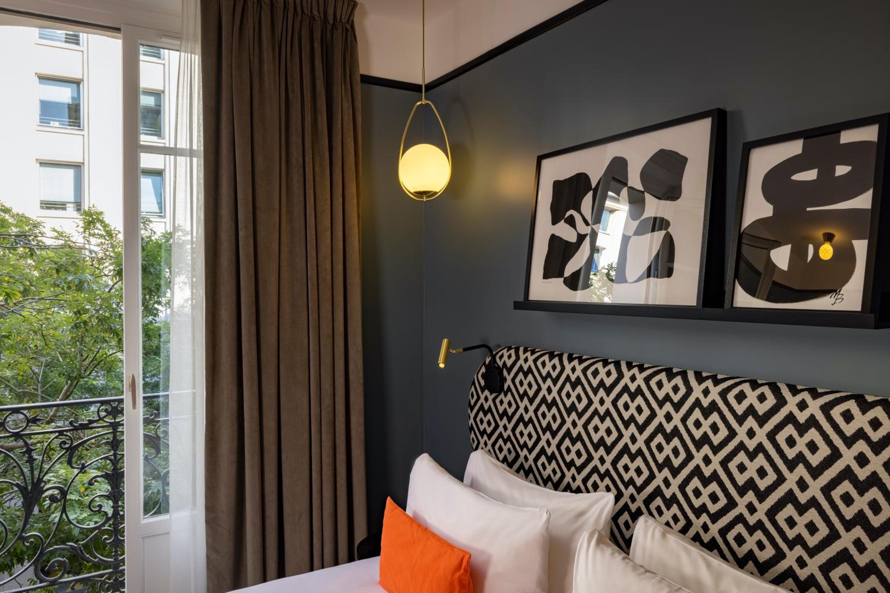 Standard Double Room thumbnail 6