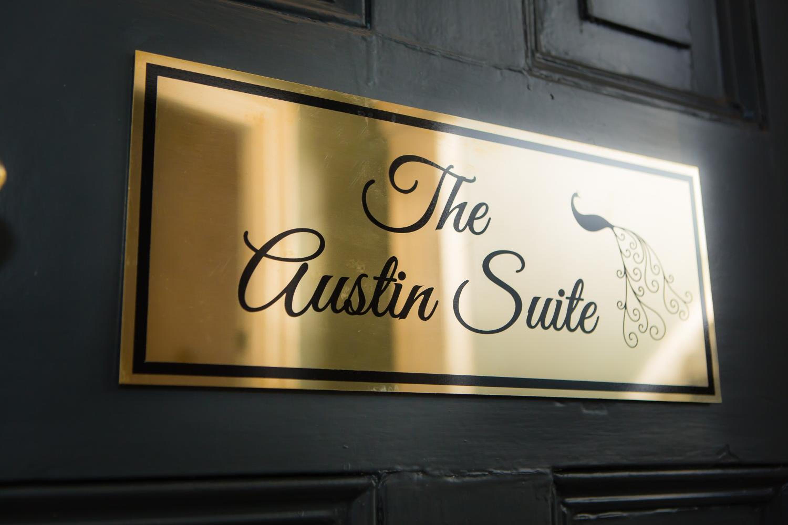 Austin Studio - Photo 16