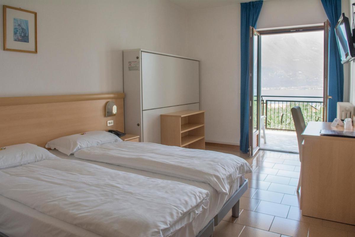 Superior Triple Room with Lake View photo 1
