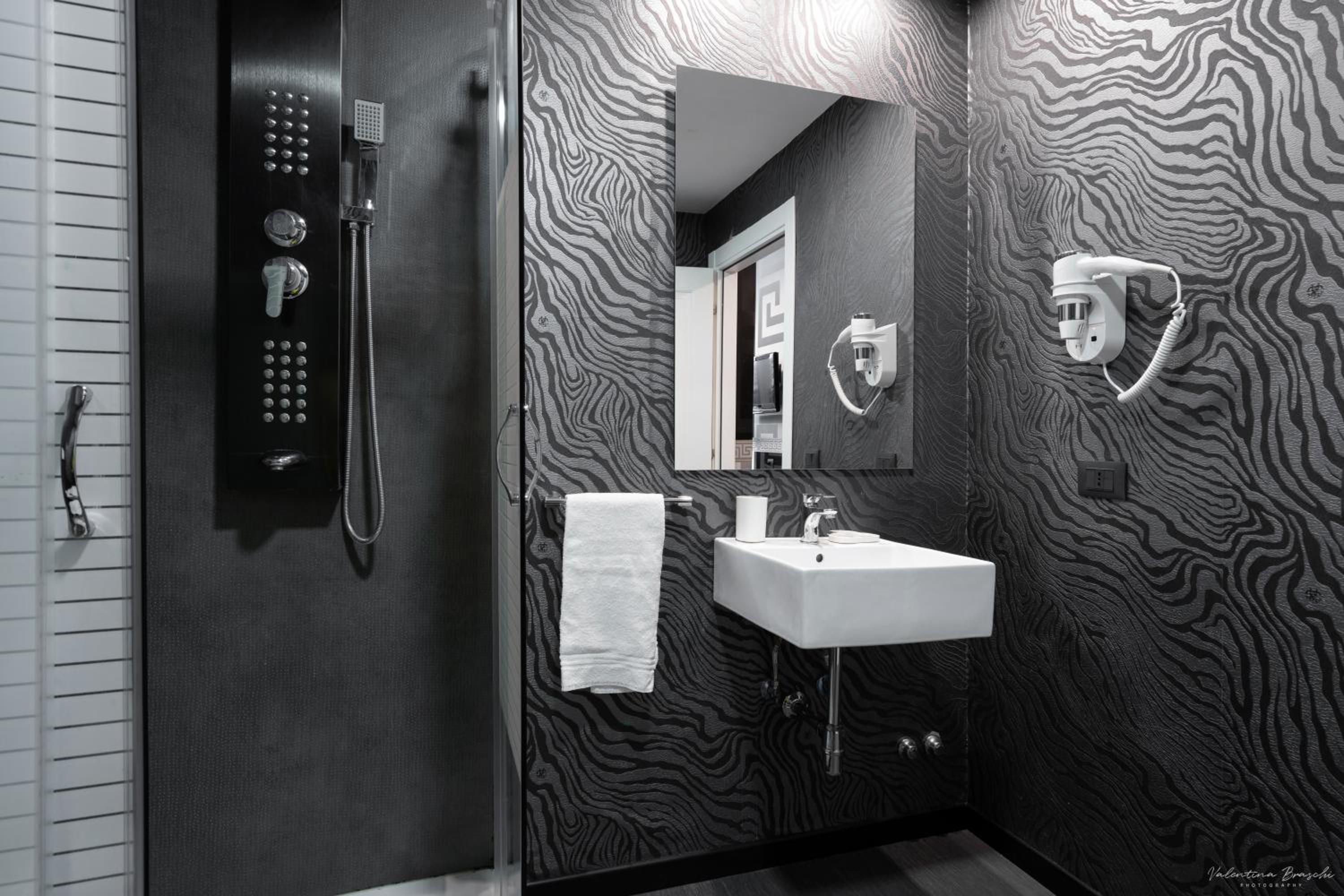 Deluxe Double or Twin Room photo 2