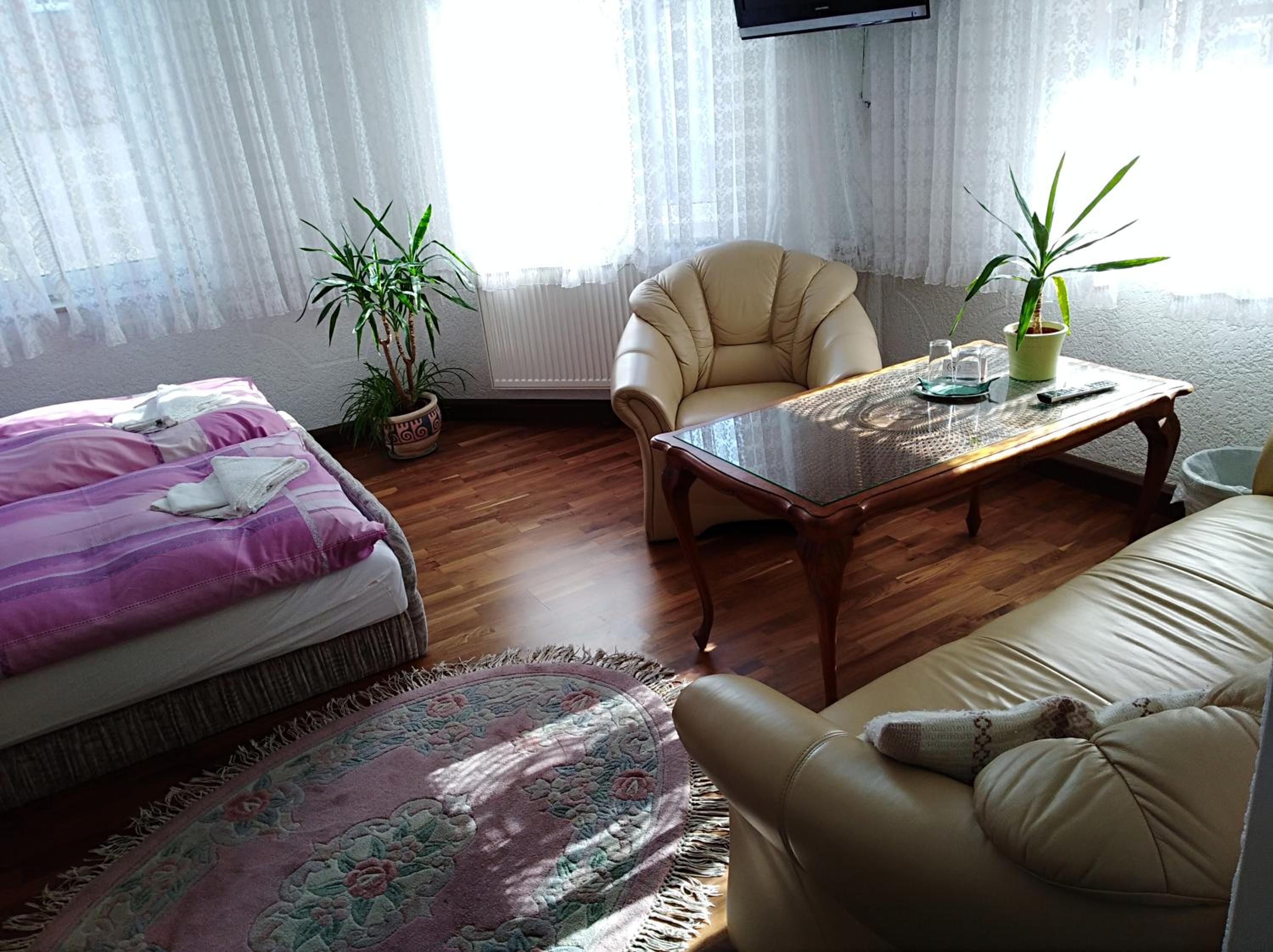 Double Room with Private Bathroom photo 1
