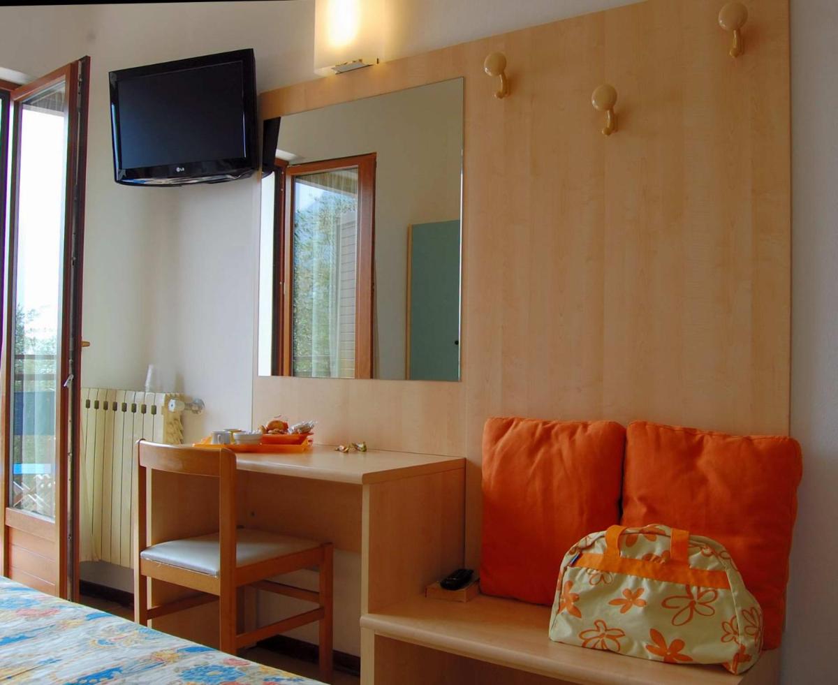 Double Room with Lake View - Annex photo 3