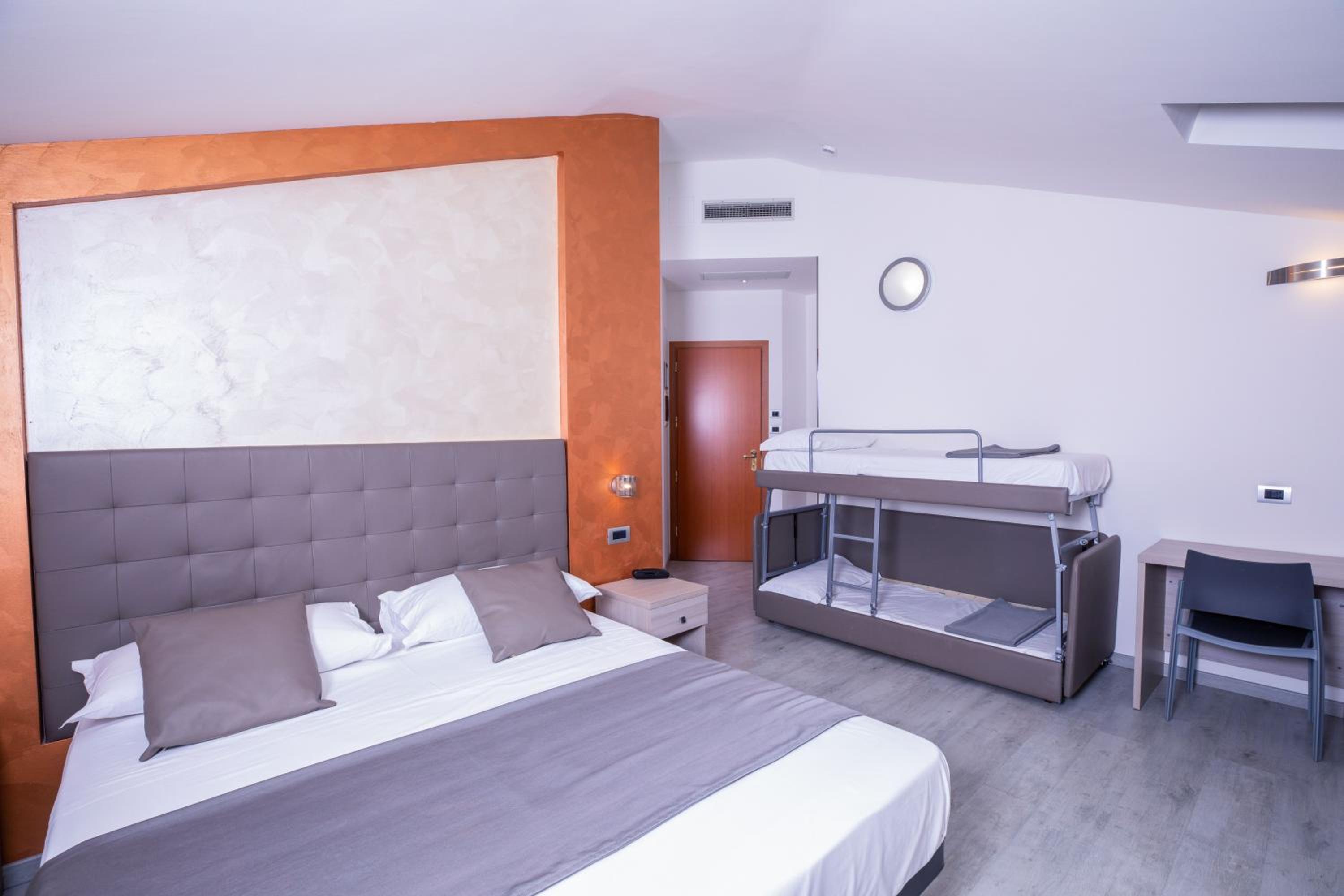 Basic Quadruple Room - Photo 4