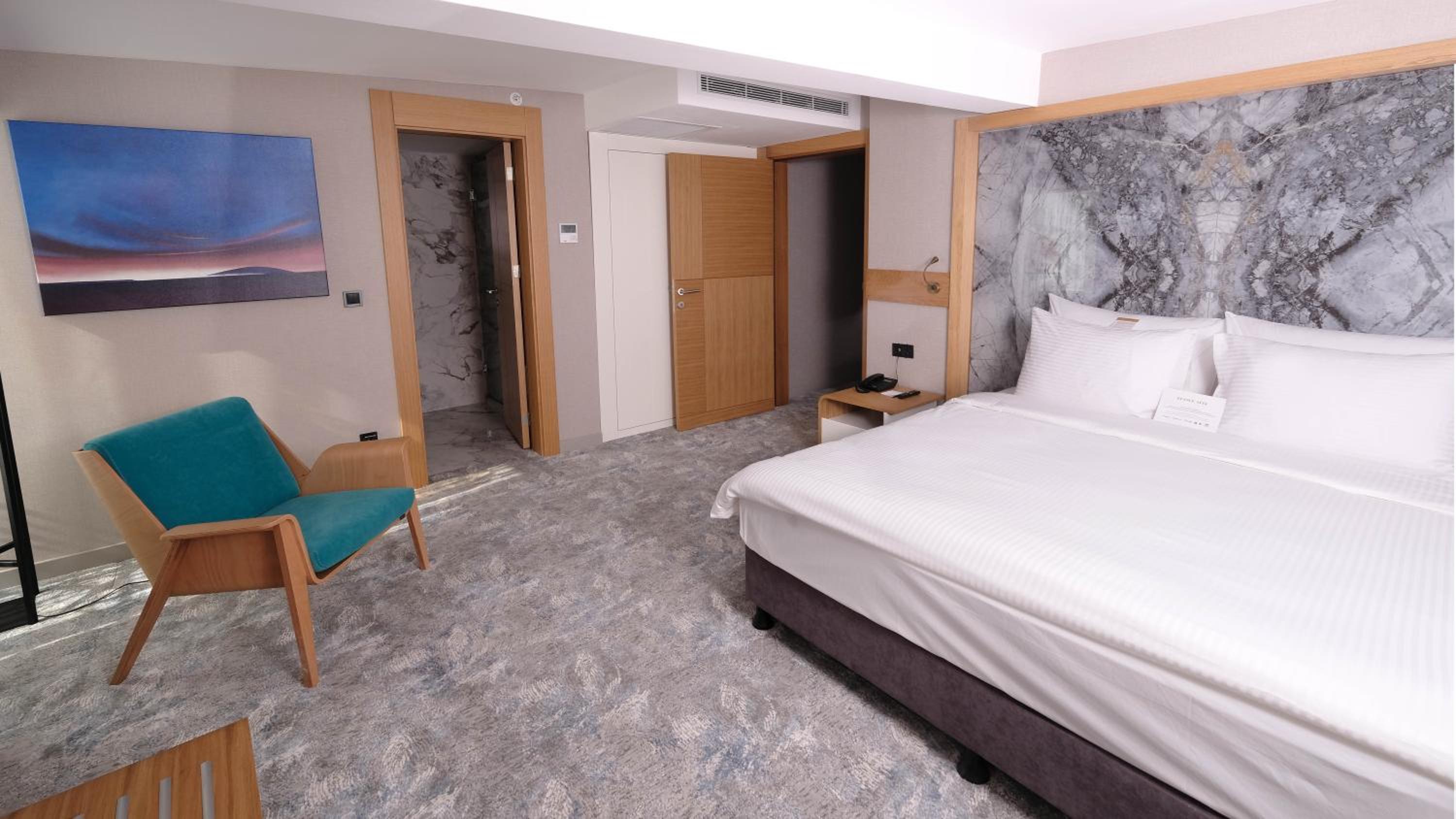 Queen Room - Photo 6