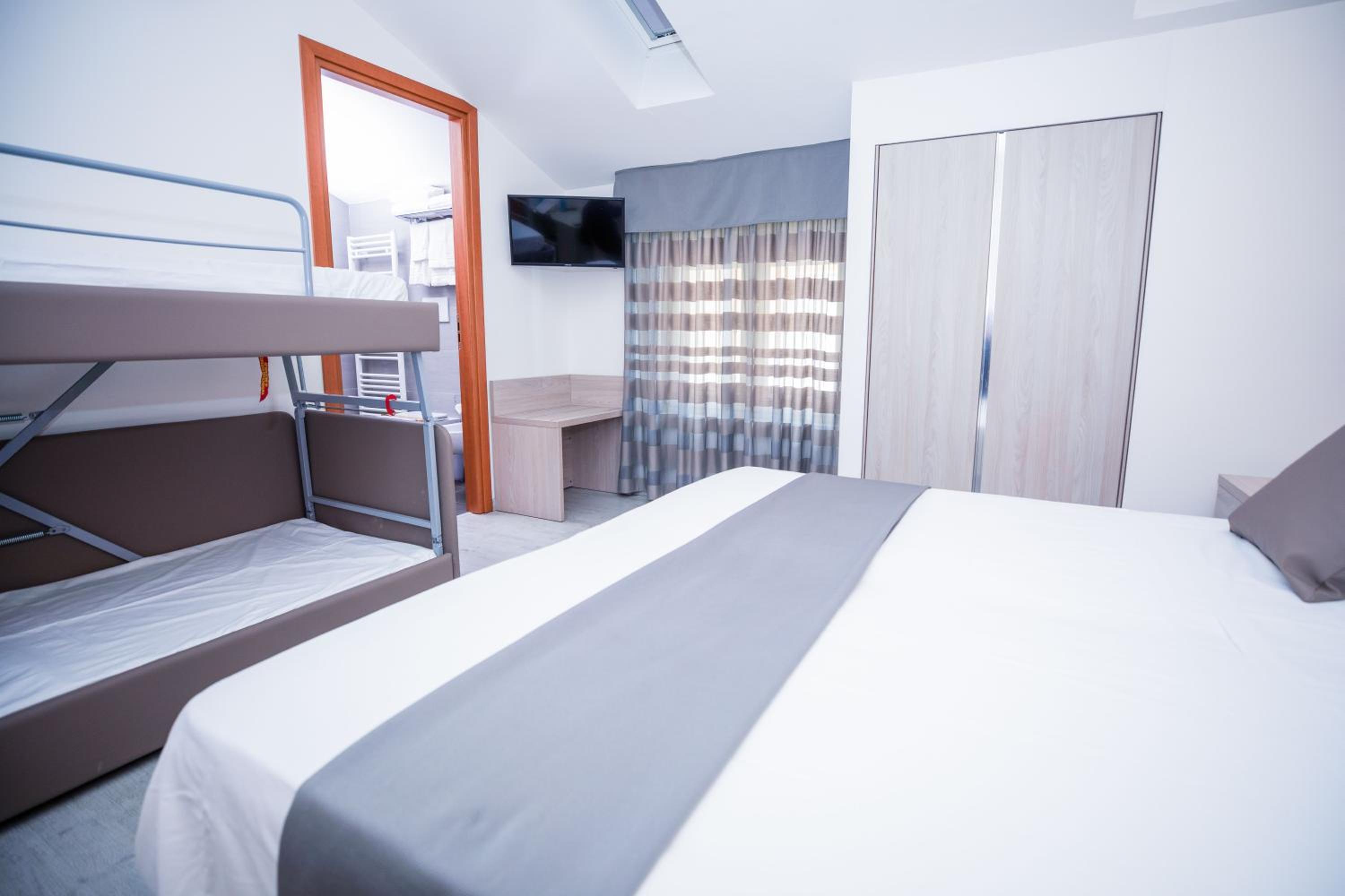 Basic Quadruple Room - Photo 1