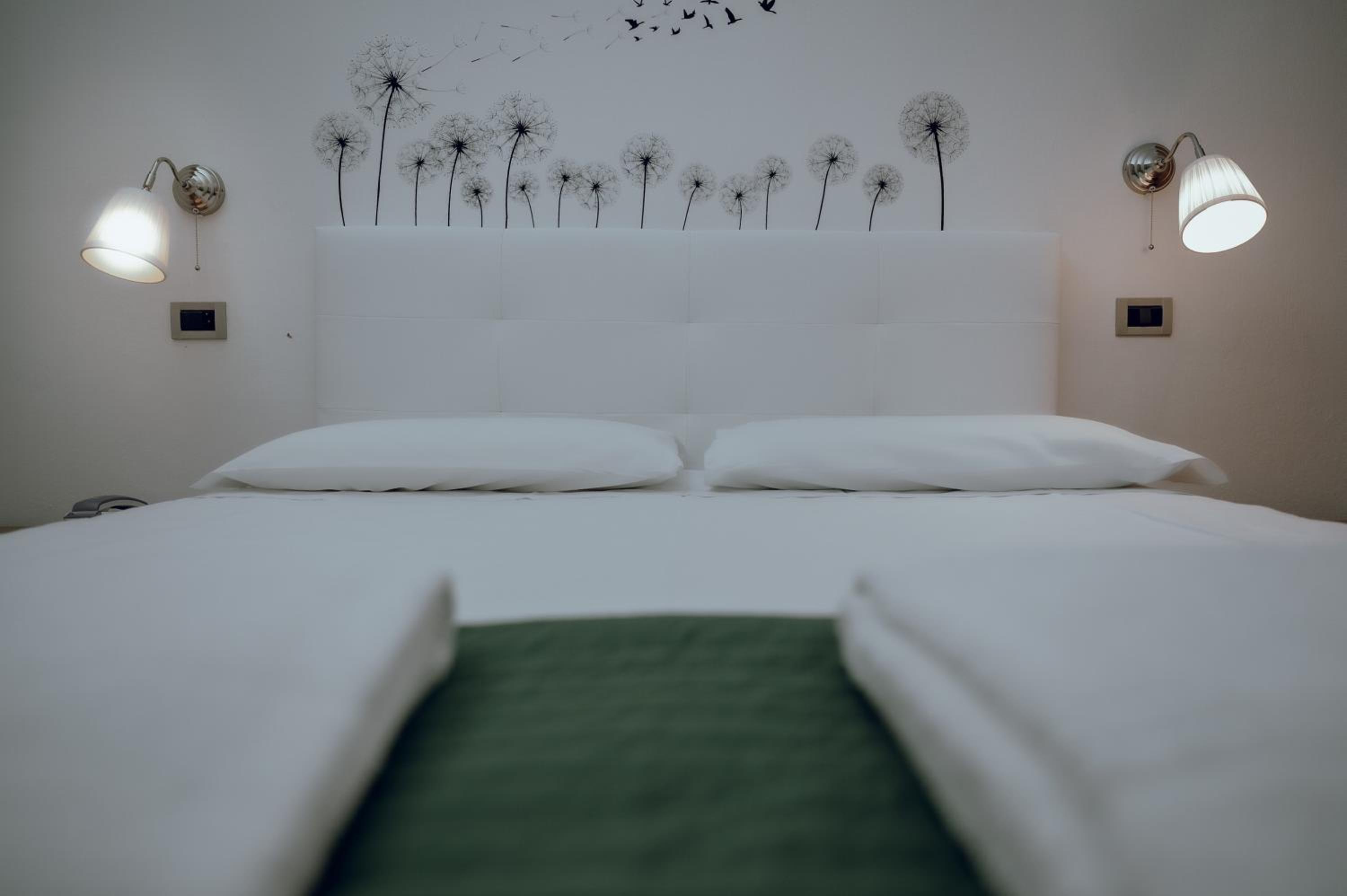 Double or Twin Room - Photo 11