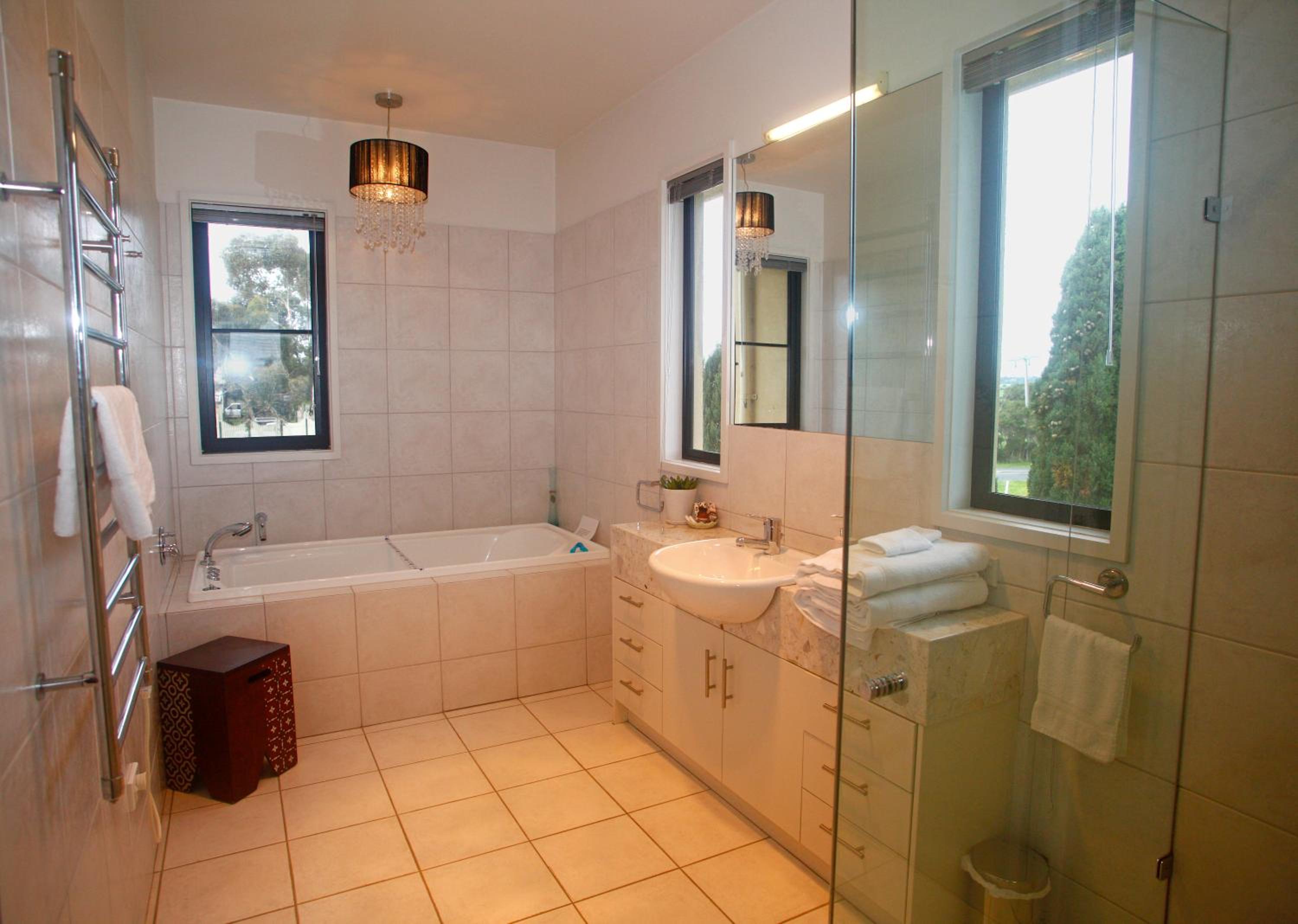 Luxury Apartment with Spa Bath - Top Floor photo 3