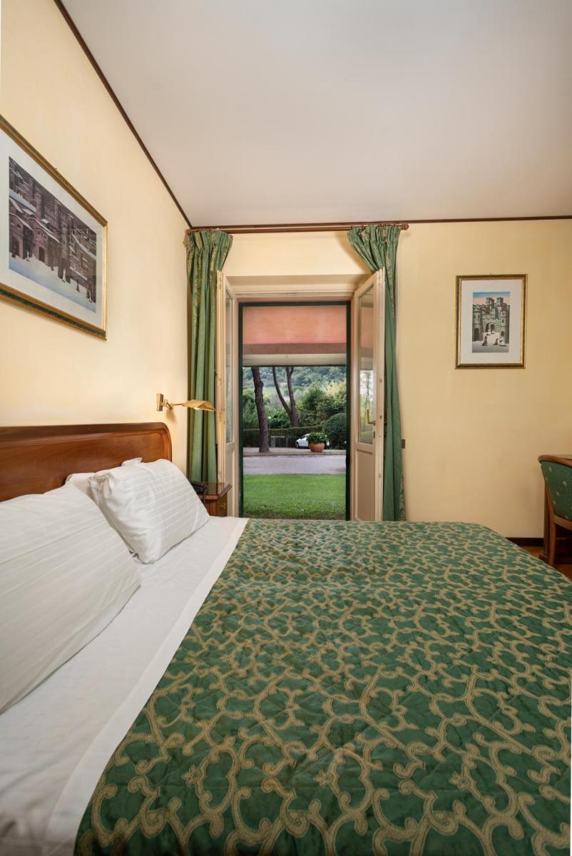 Standard Double Room photo 2