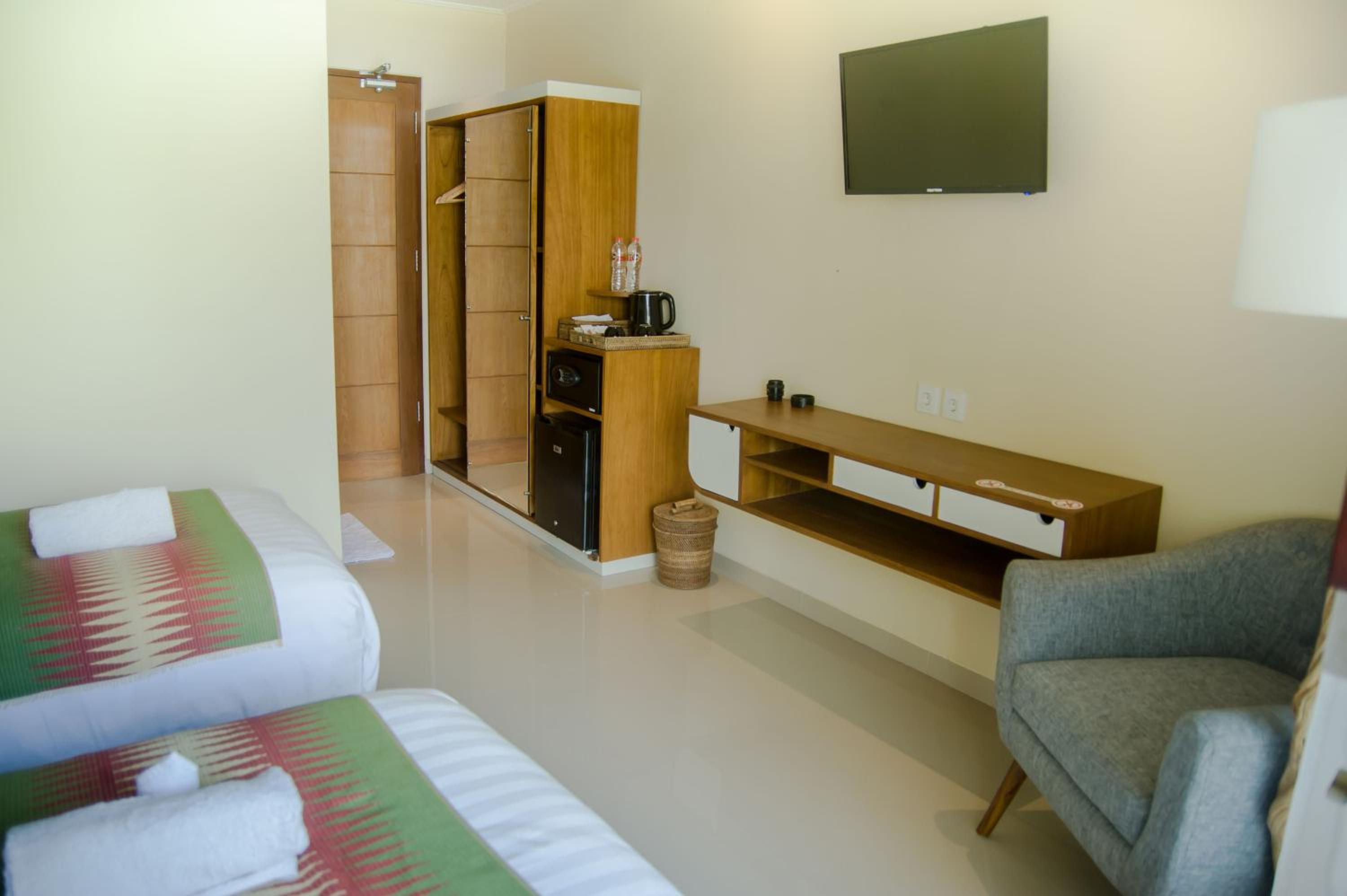 Deluxe Twin Room with Private Balcony - Photo 19