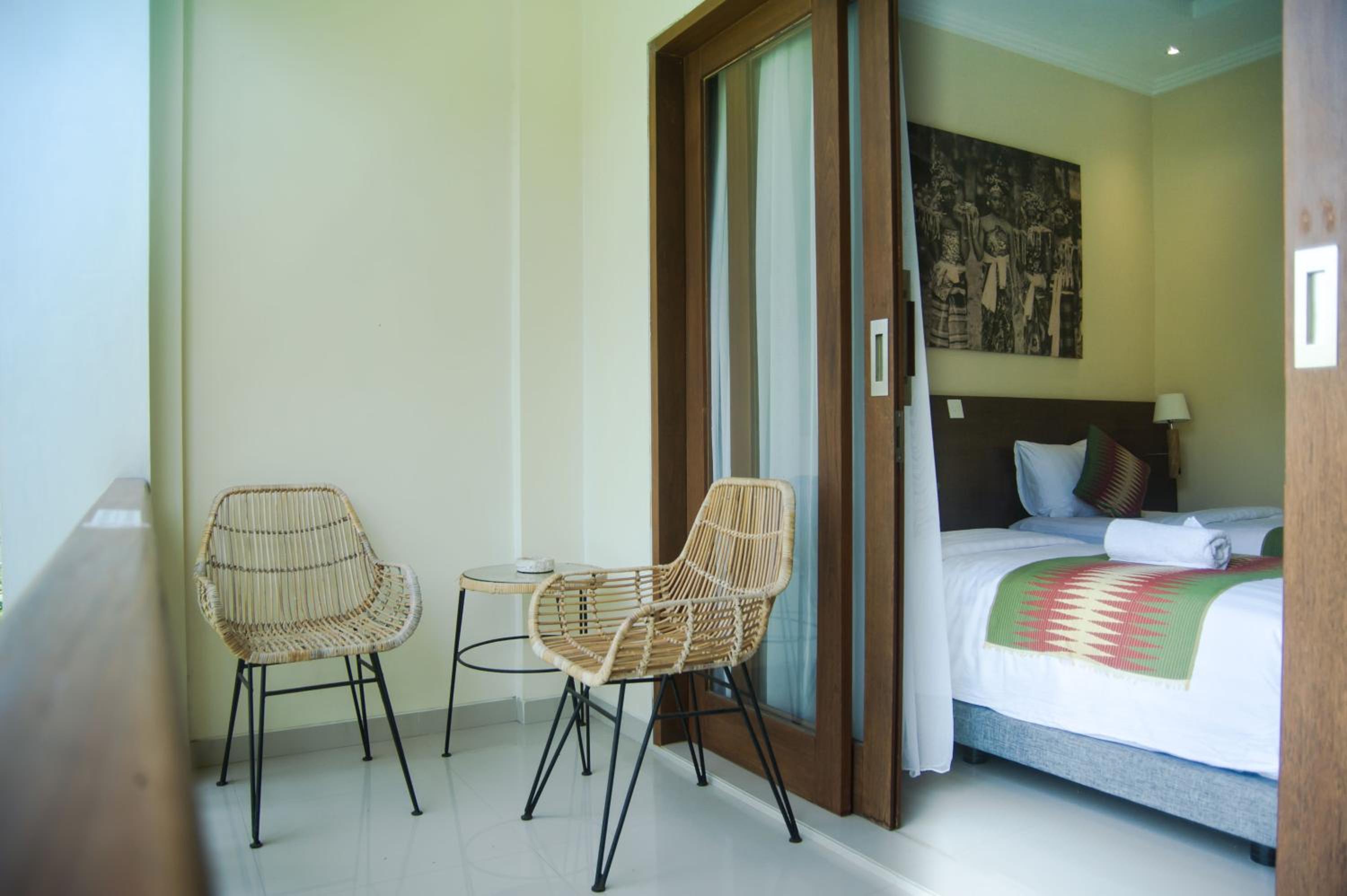 Deluxe Twin Room with Private Balcony - Photo 9