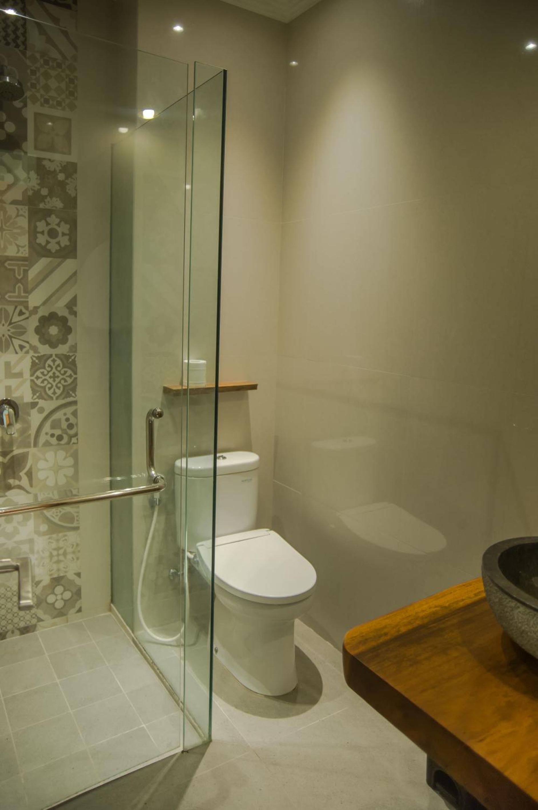 Deluxe Twin Room with Private Balcony - Photo 12
