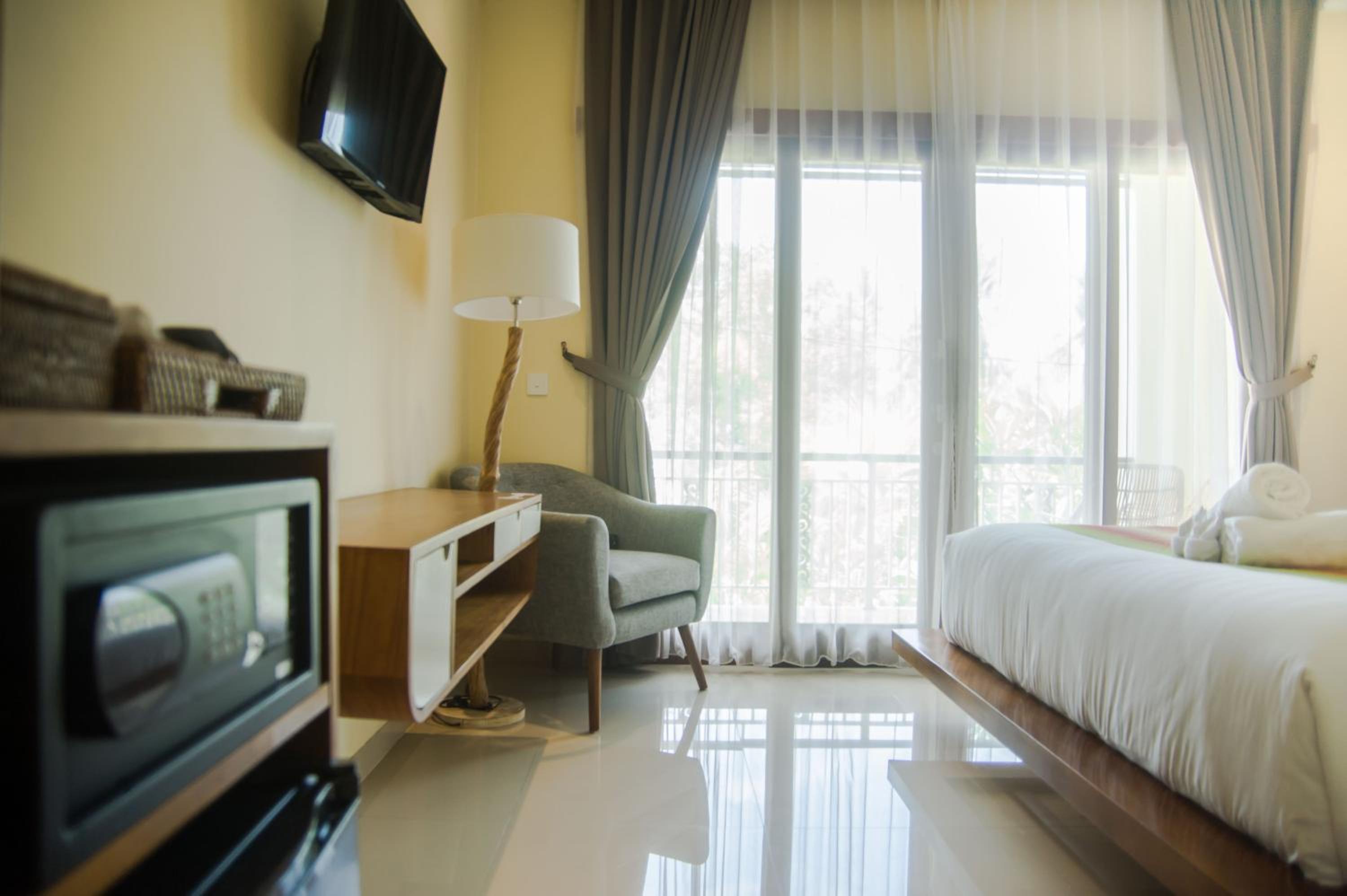 Deluxe Room with Private Balcony  - Photo 1