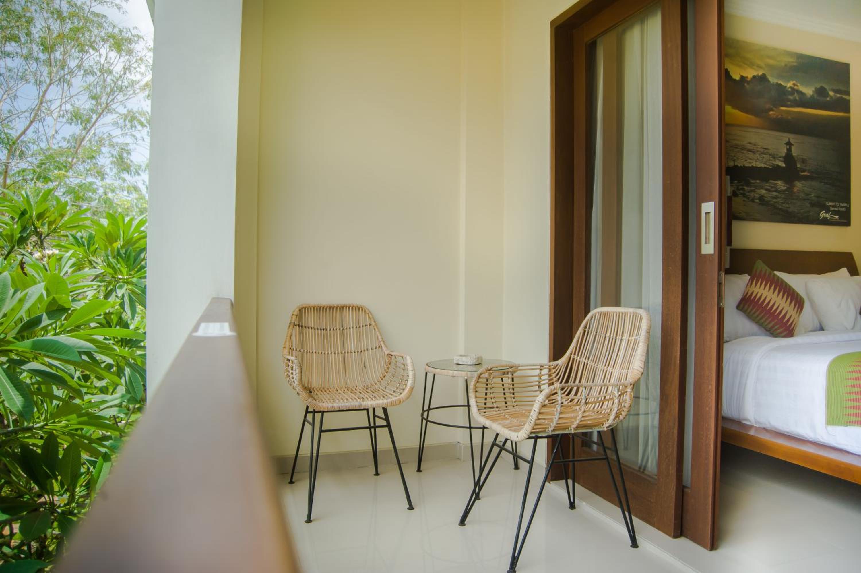 Deluxe Twin Room with Private Balcony - Photo 7