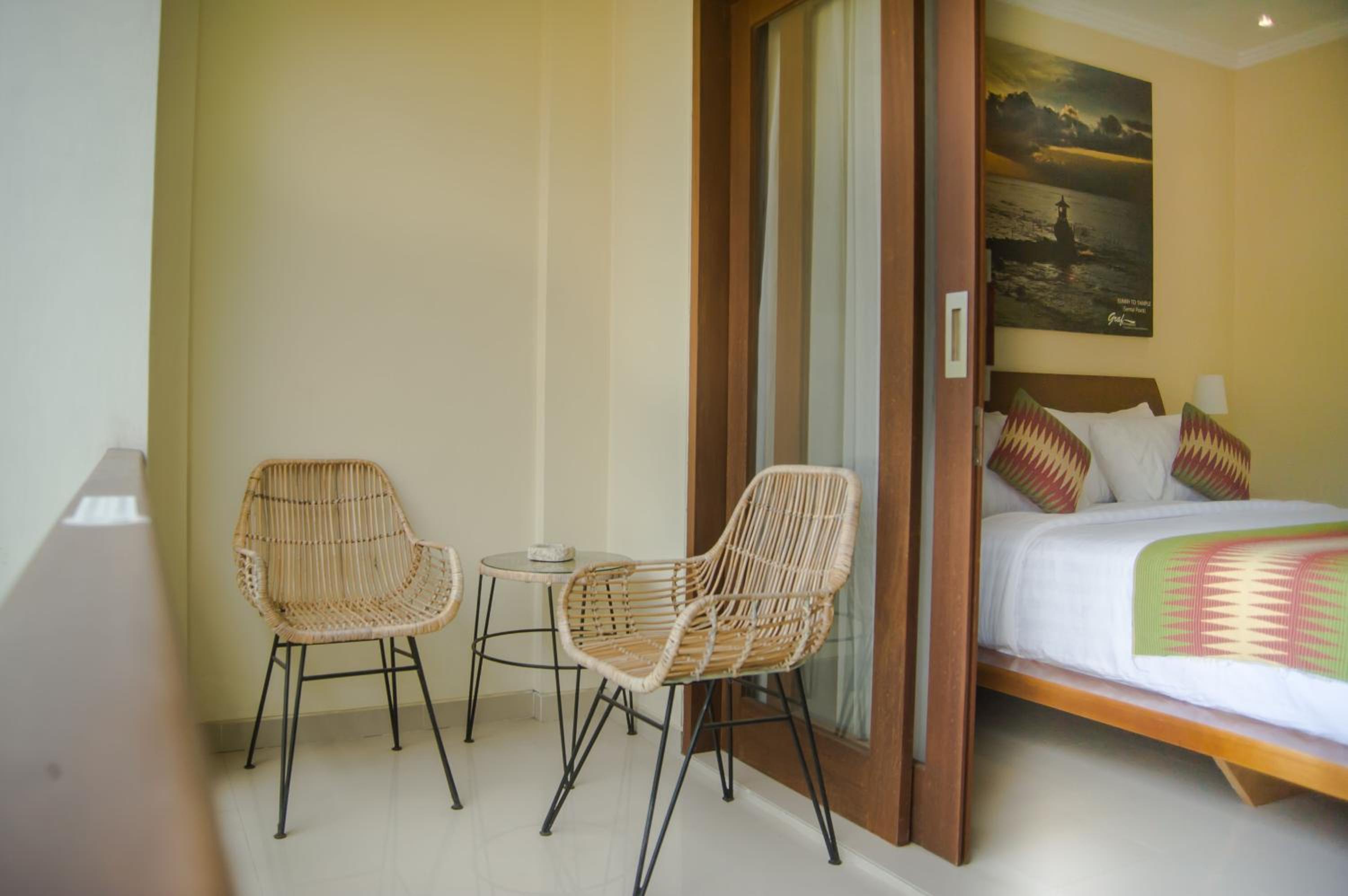 Deluxe Twin Room with Private Balcony - Photo 6