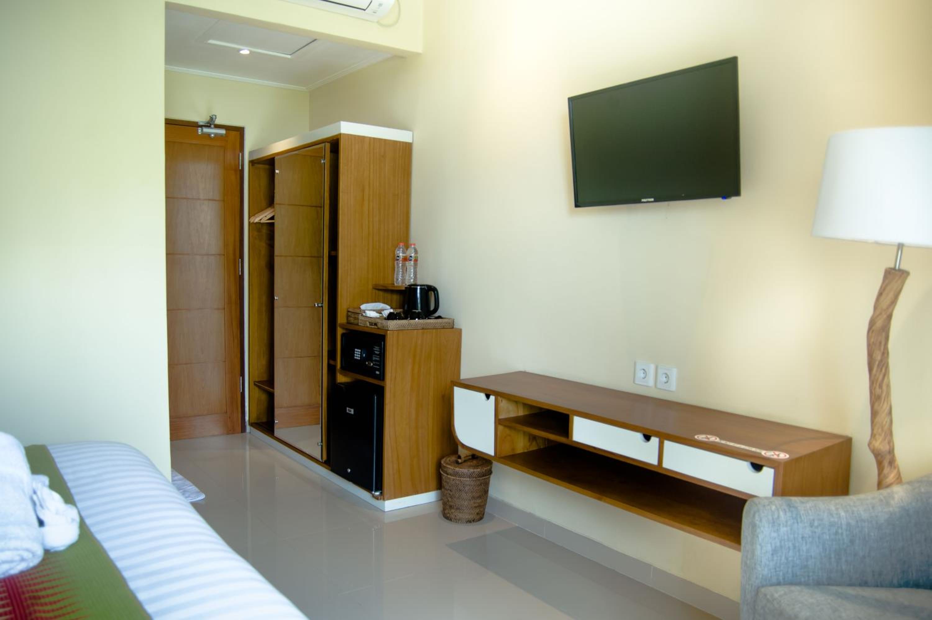Deluxe Room with Private Balcony  - Photo 21