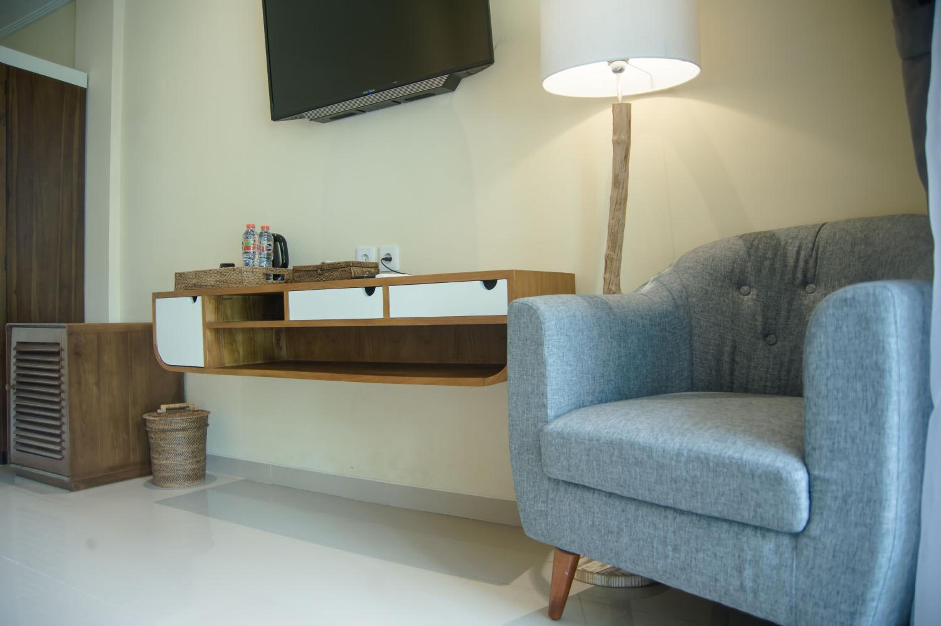 Deluxe Room with Private Terrace - Photo 15