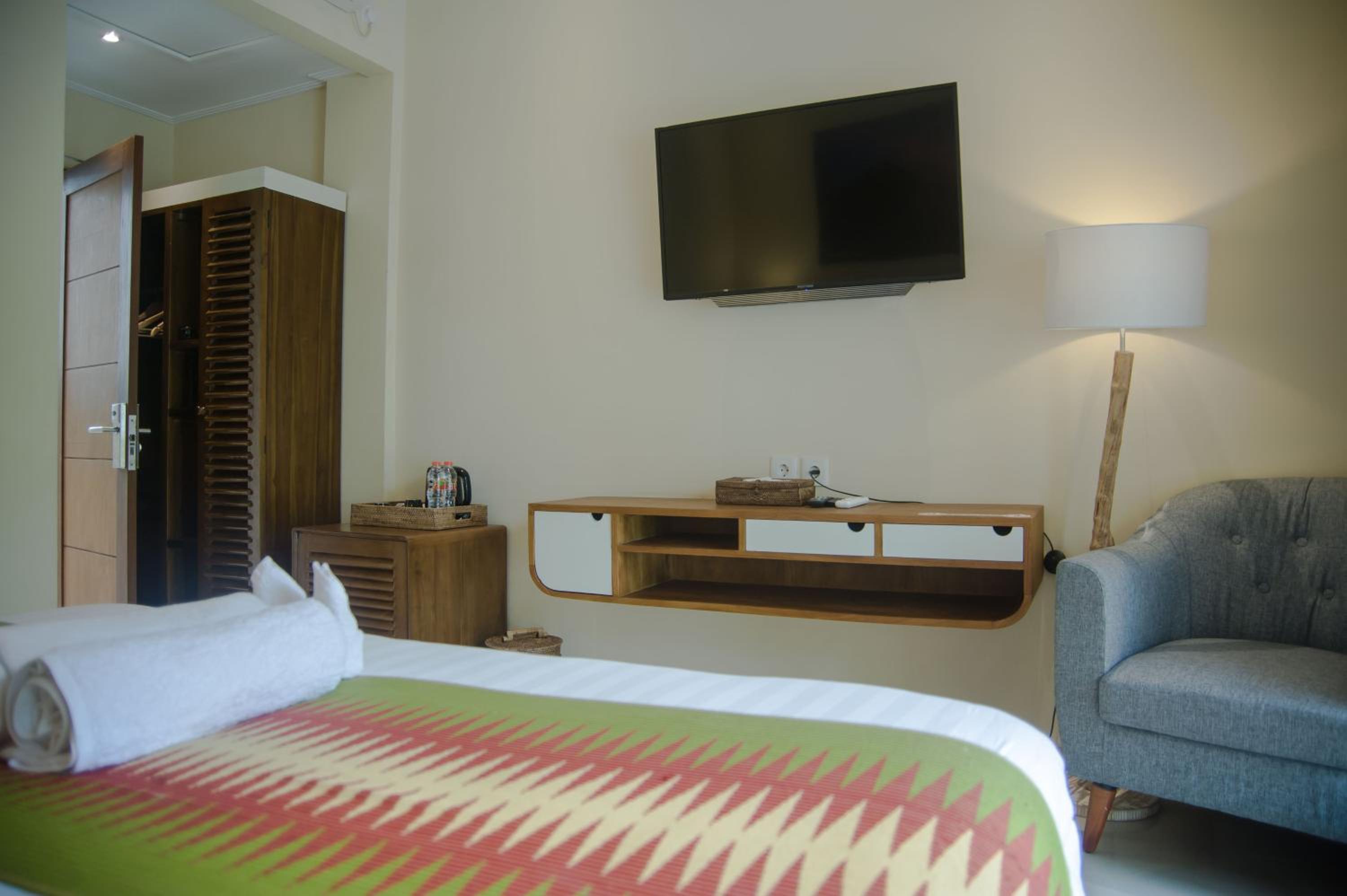 Deluxe Room with Private Terrace - Photo 18