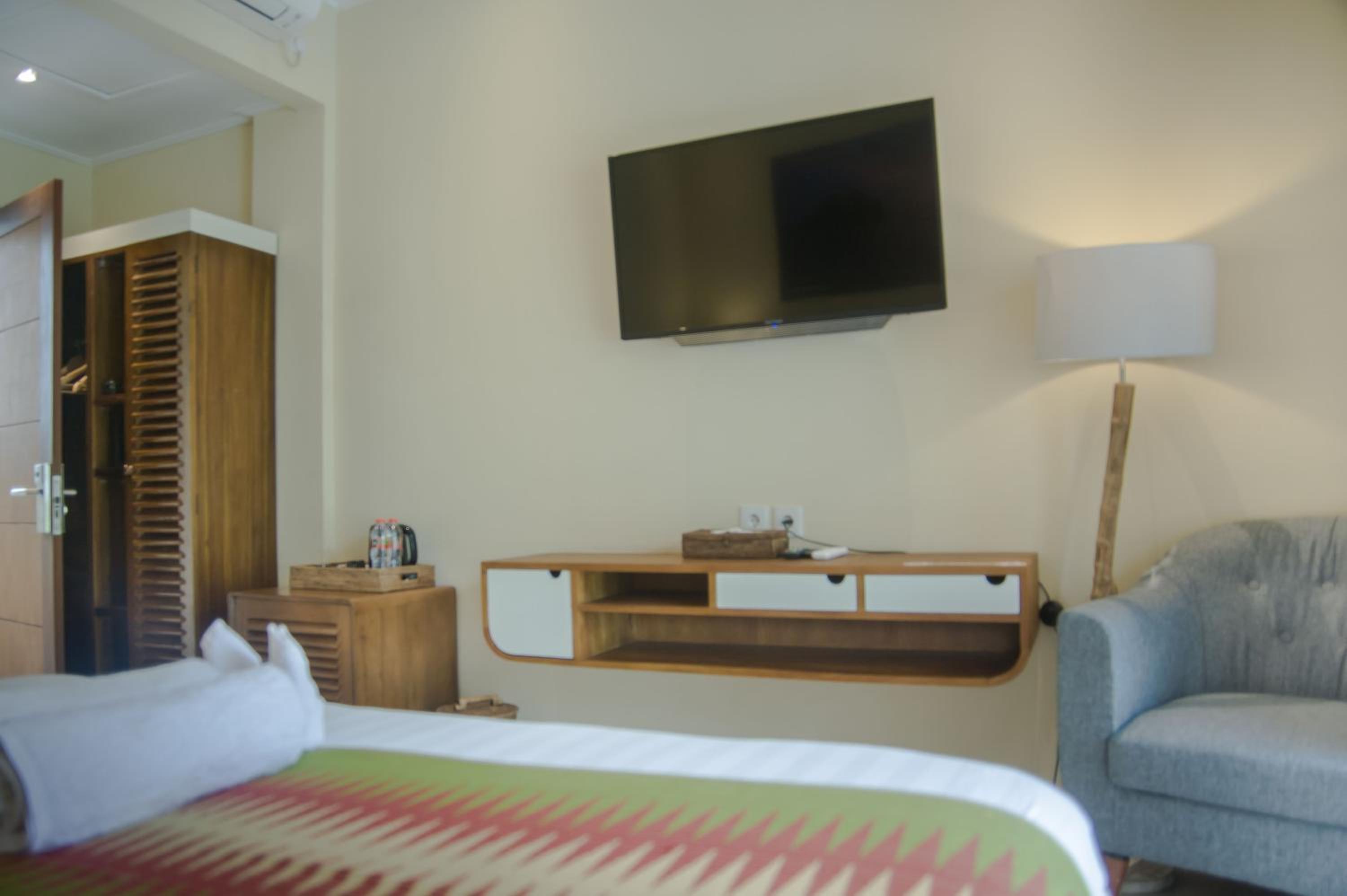 Deluxe Room with Private Terrace - Photo 19