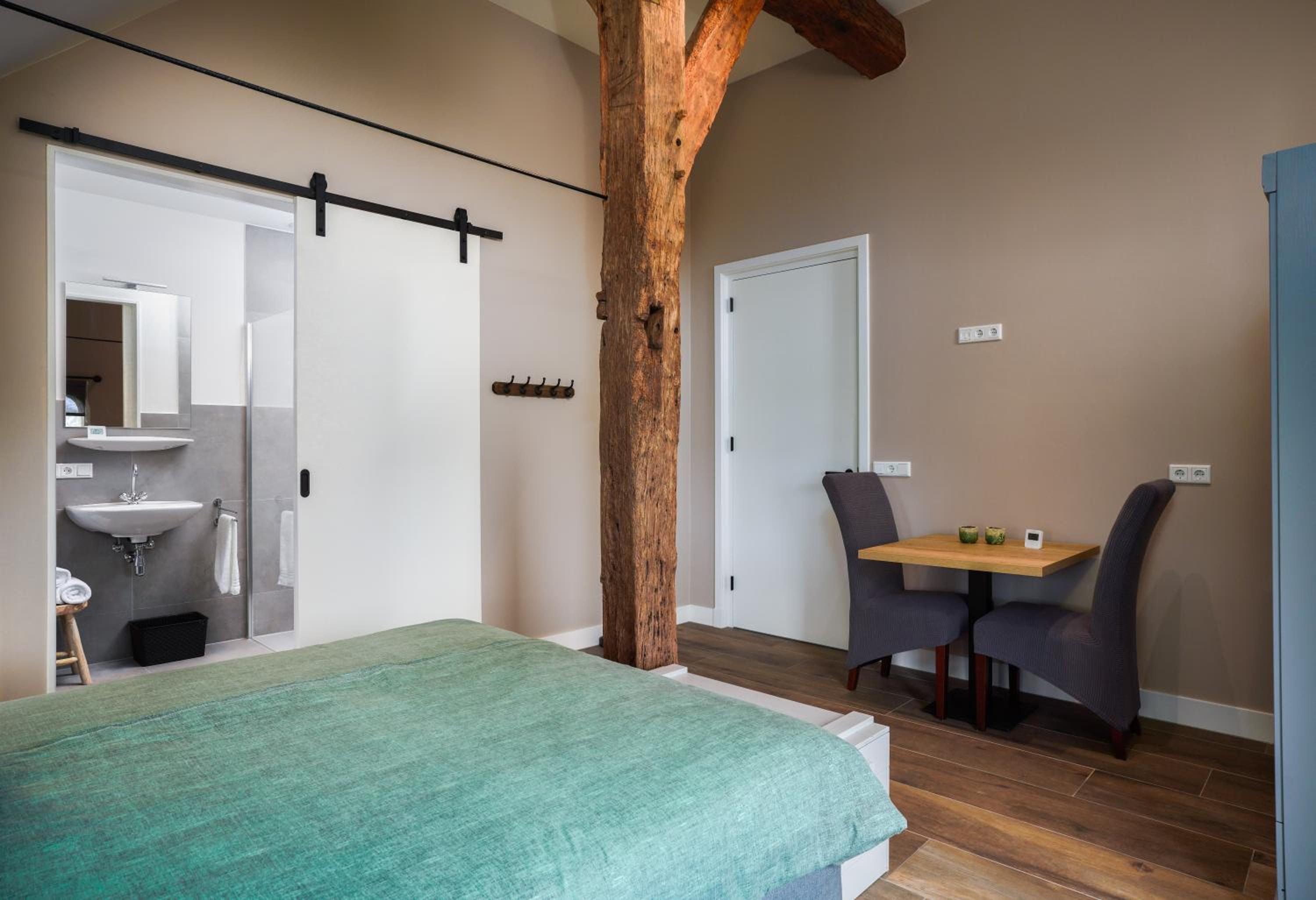 Double Room with Private Bathroom photo 3