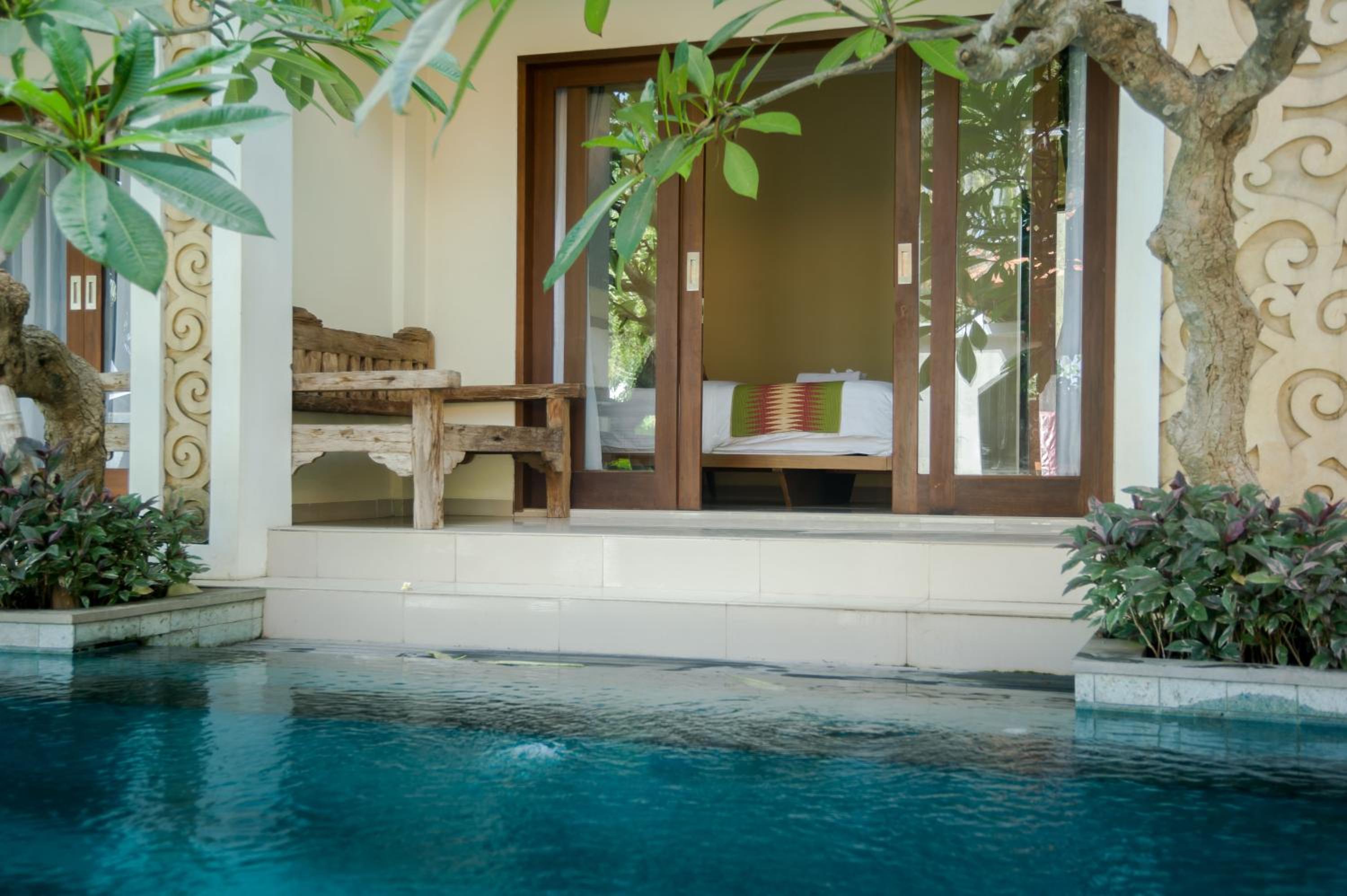 Deluxe Room with Pool Access photo 2