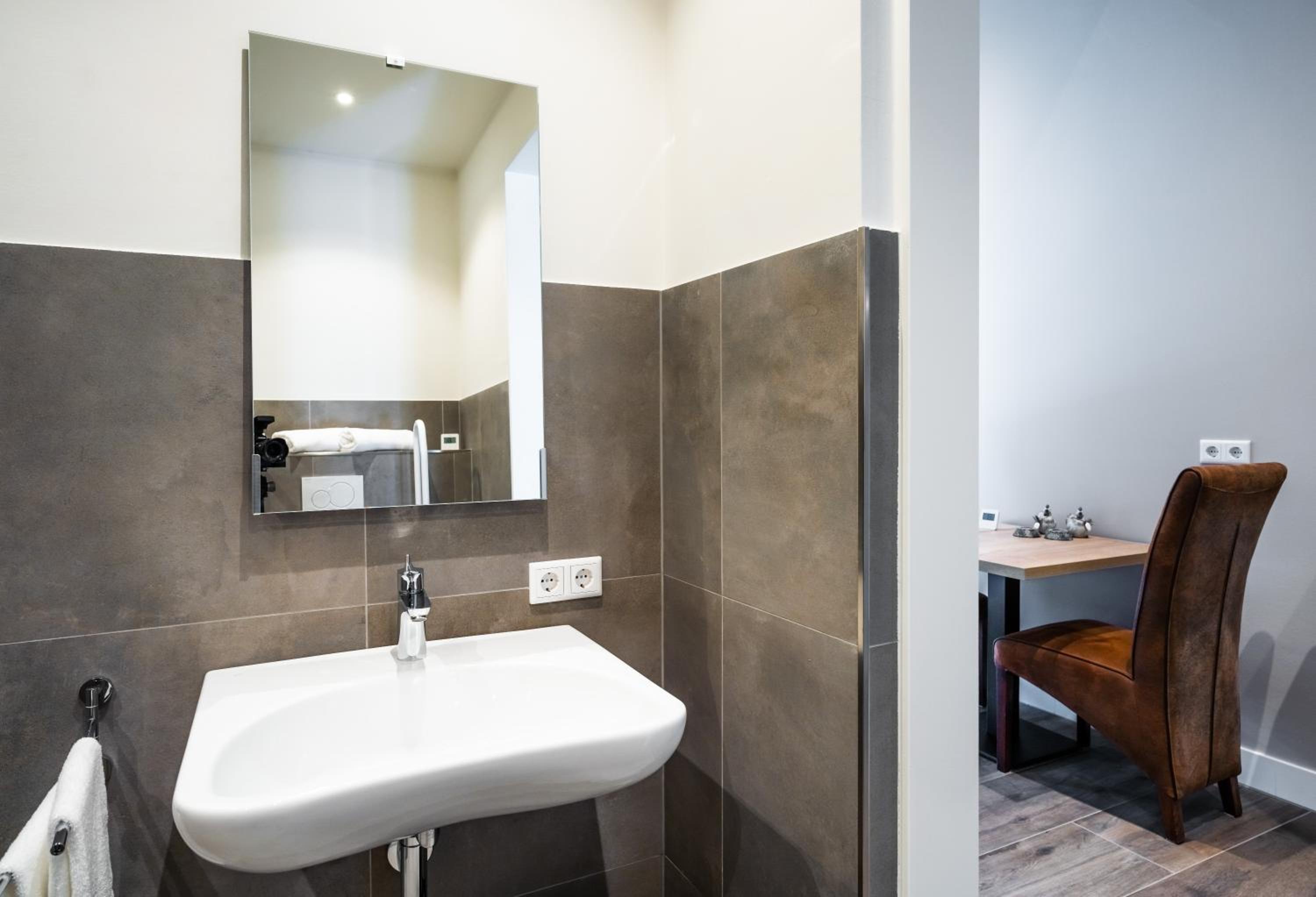 Twin Room - Disability Access photo 3
