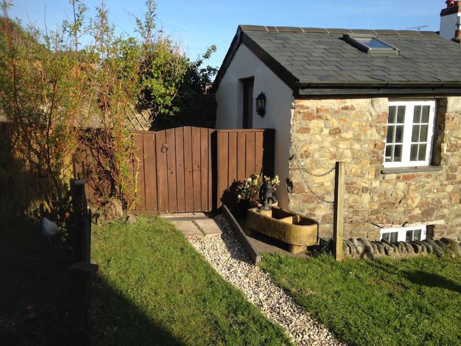 One-Bedroom House - Photo 34