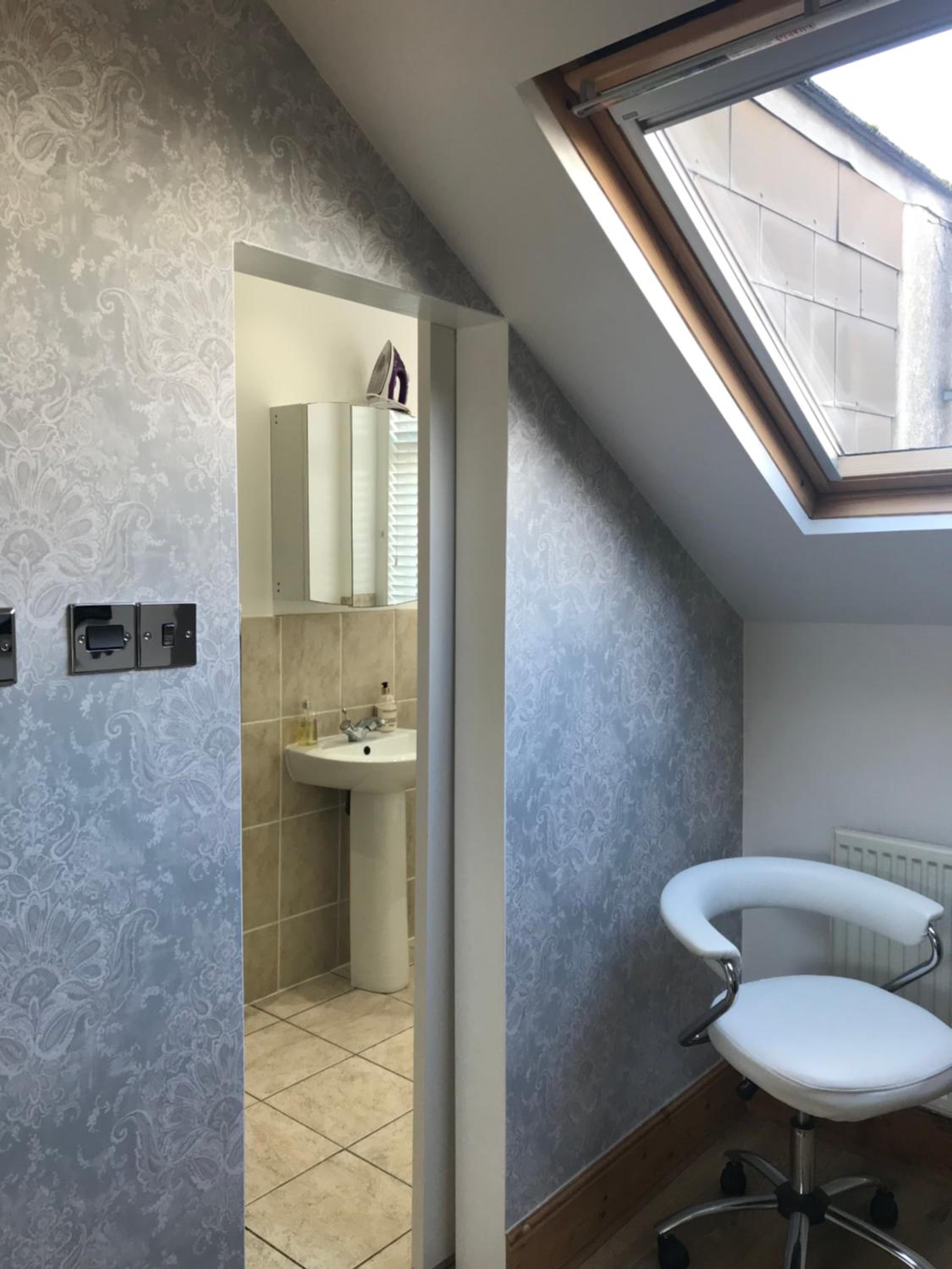 Double Room with Private Bathroom - Photo 2