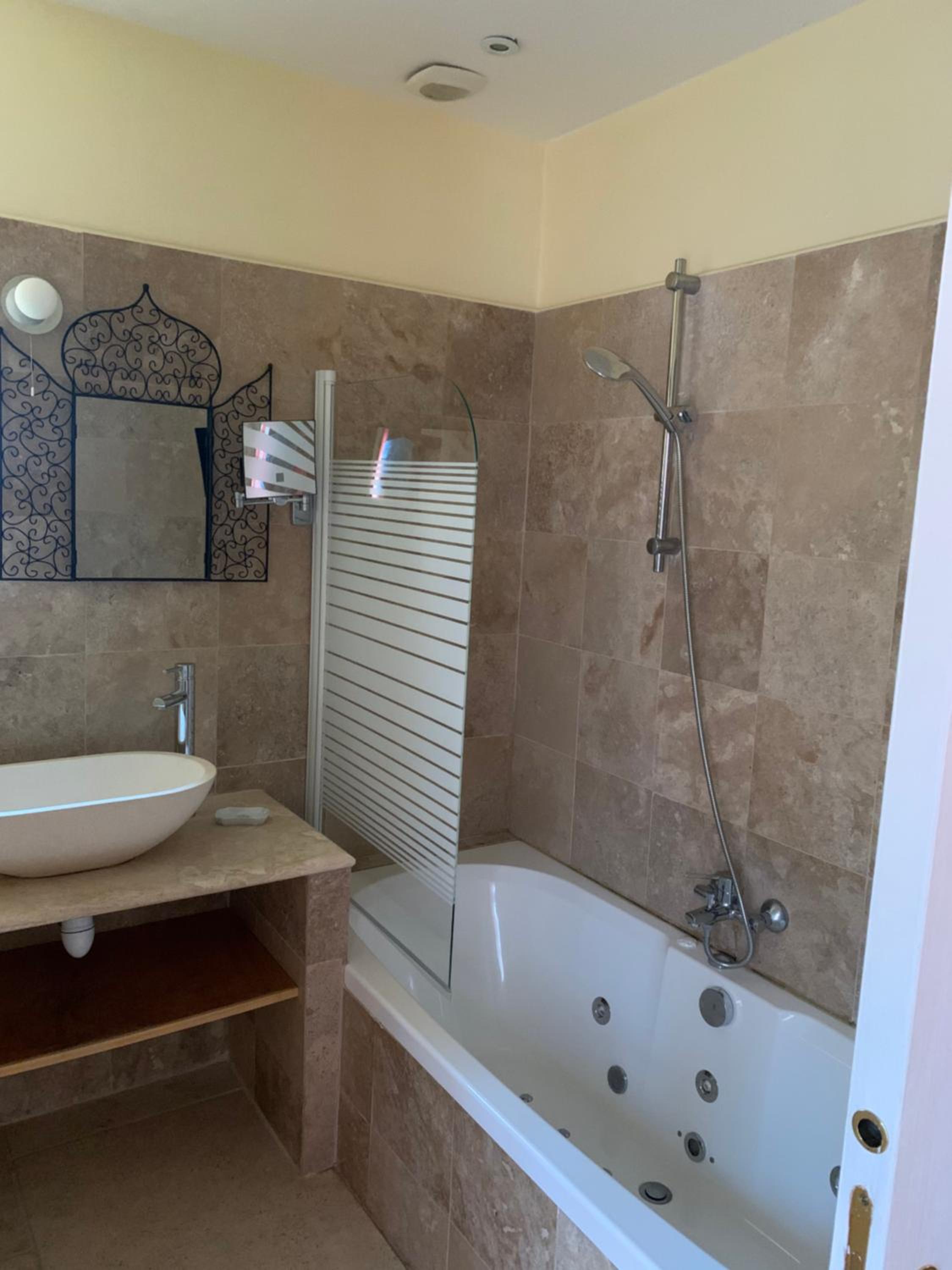 Double Room - Photo 2