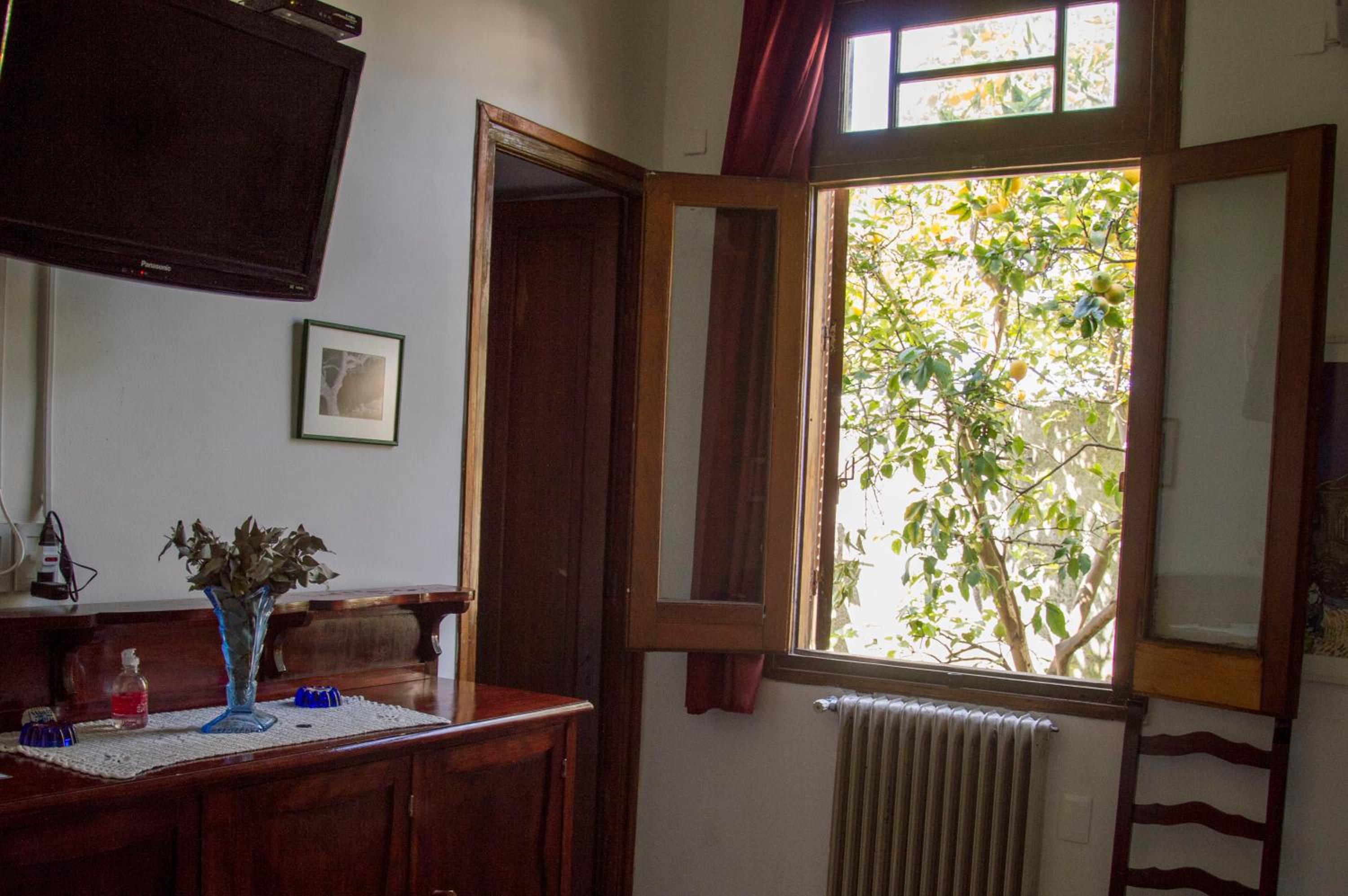 Double Room with Private Bathroom photo 2
