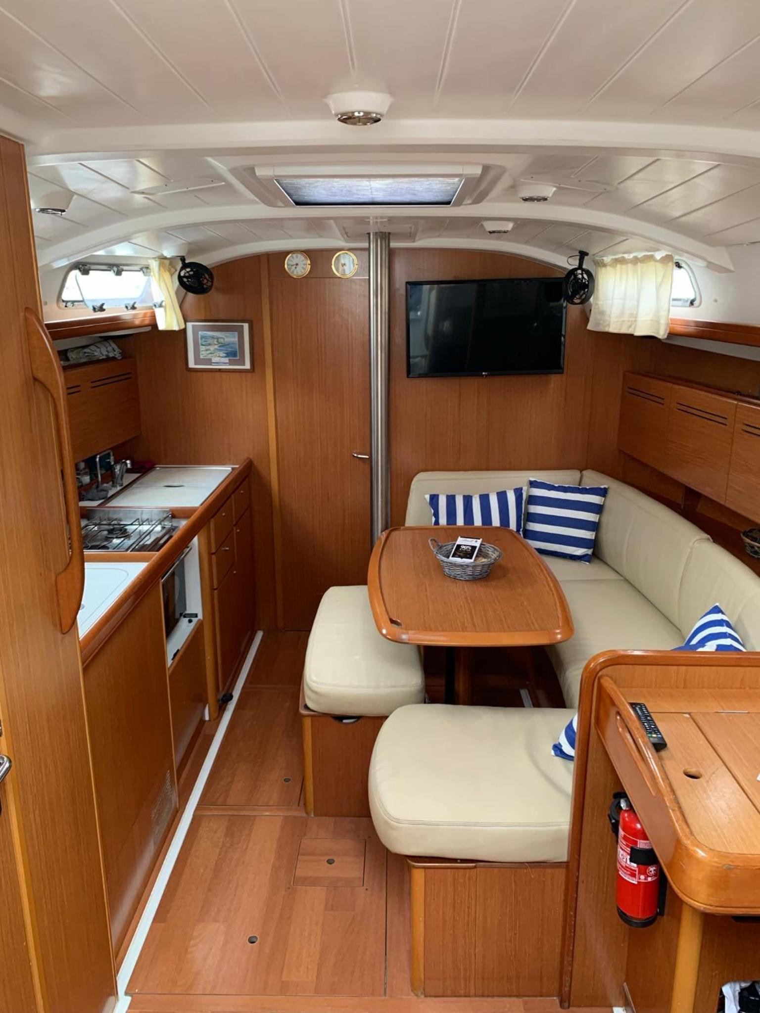 3 Cabin Boat photo 1