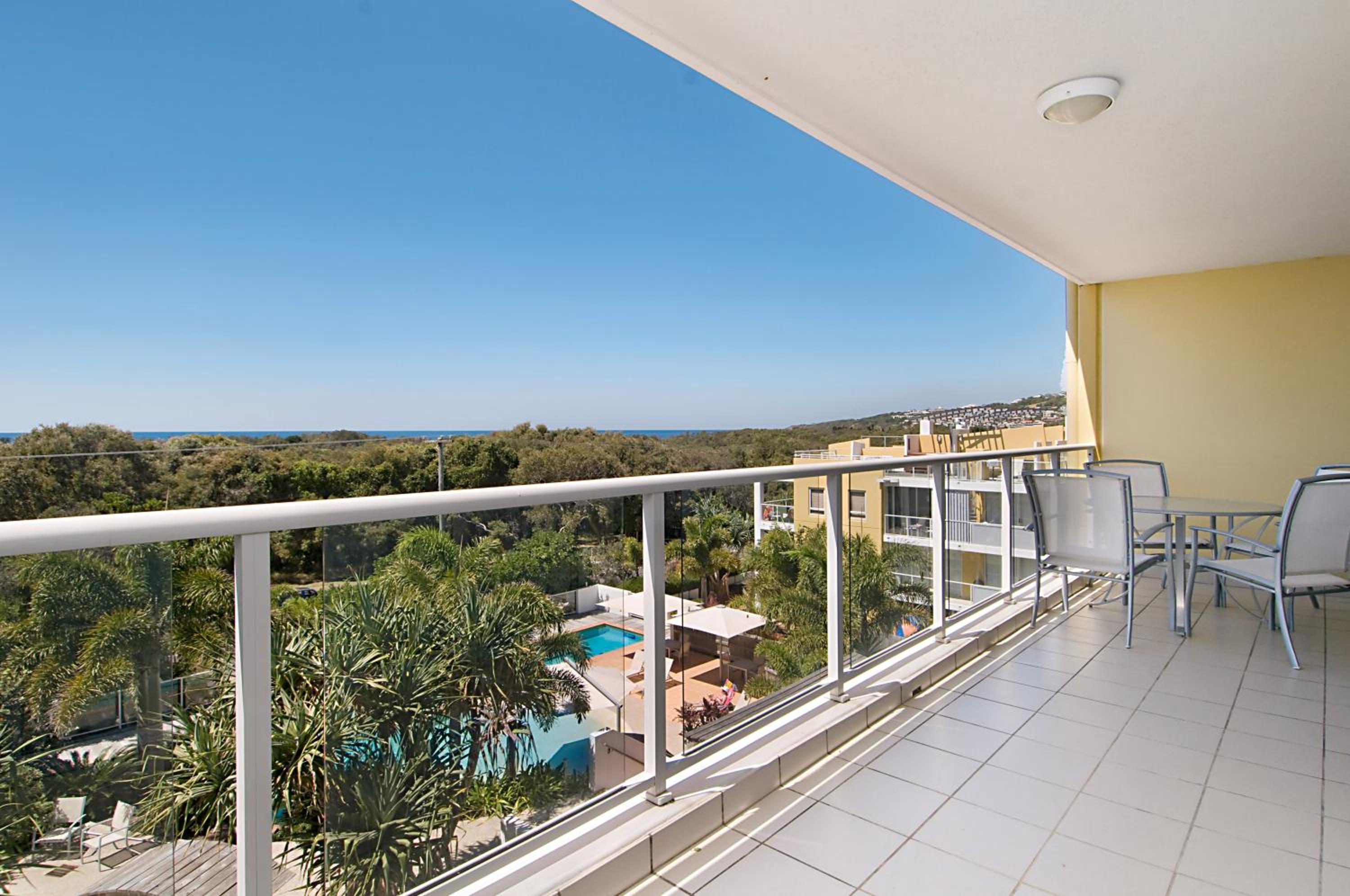 Deluxe Two-Bedroom Apartment with Private Rooftop Spa  photo 3