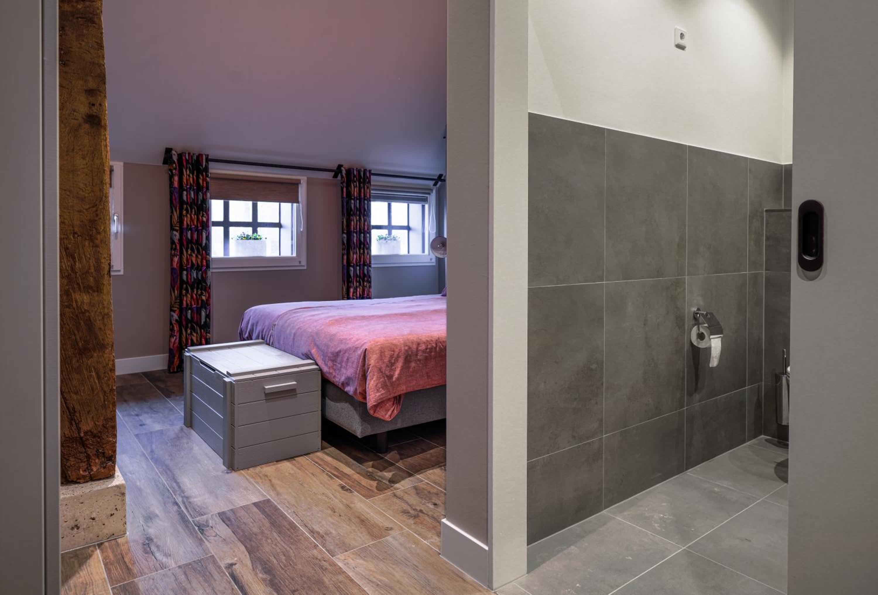 Twin Room with Private Bathroom photo 3